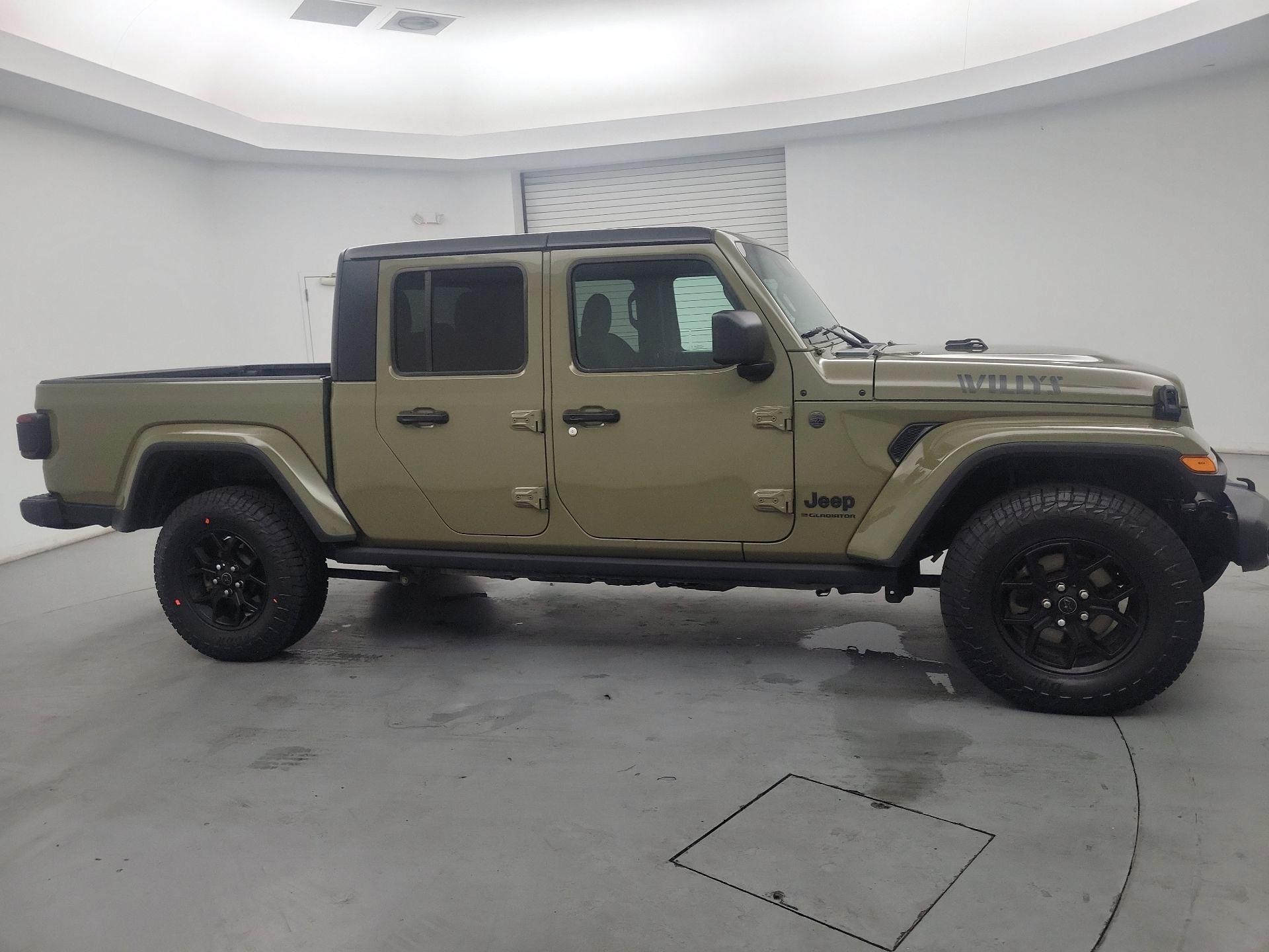 Thumbnail: 2025 Jeep Gladiator - 4