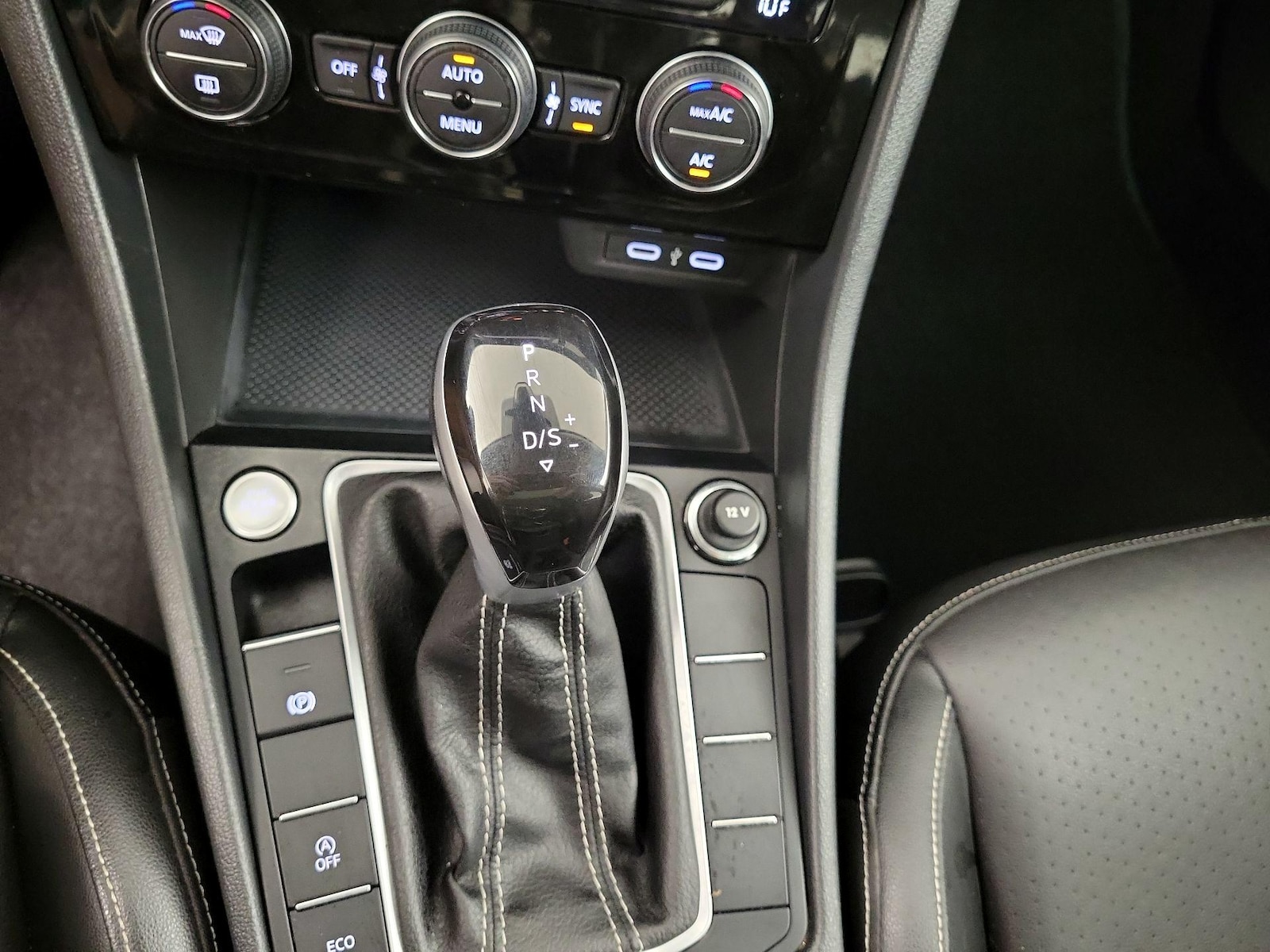 2024 Volkswagen Jetta SE - Photo 16