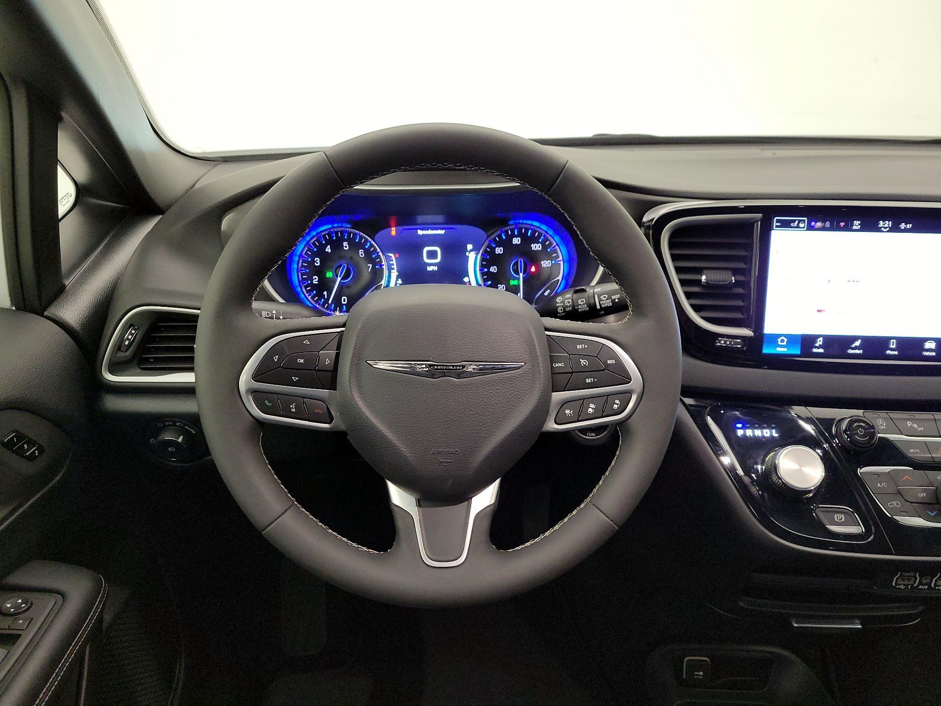Thumbnail: 2025 Chrysler Pacifica - 10