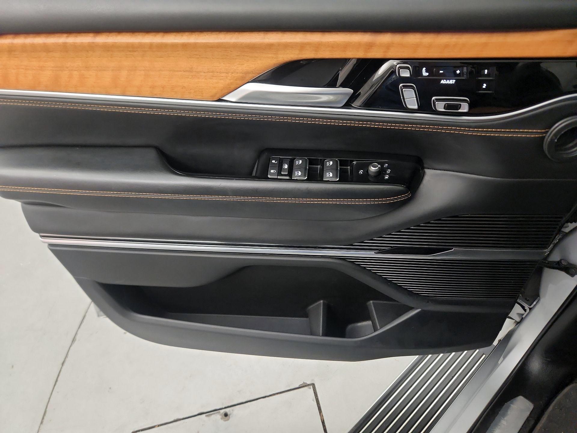 Thumbnail: 2022 Jeep Grand Wagoneer - 10