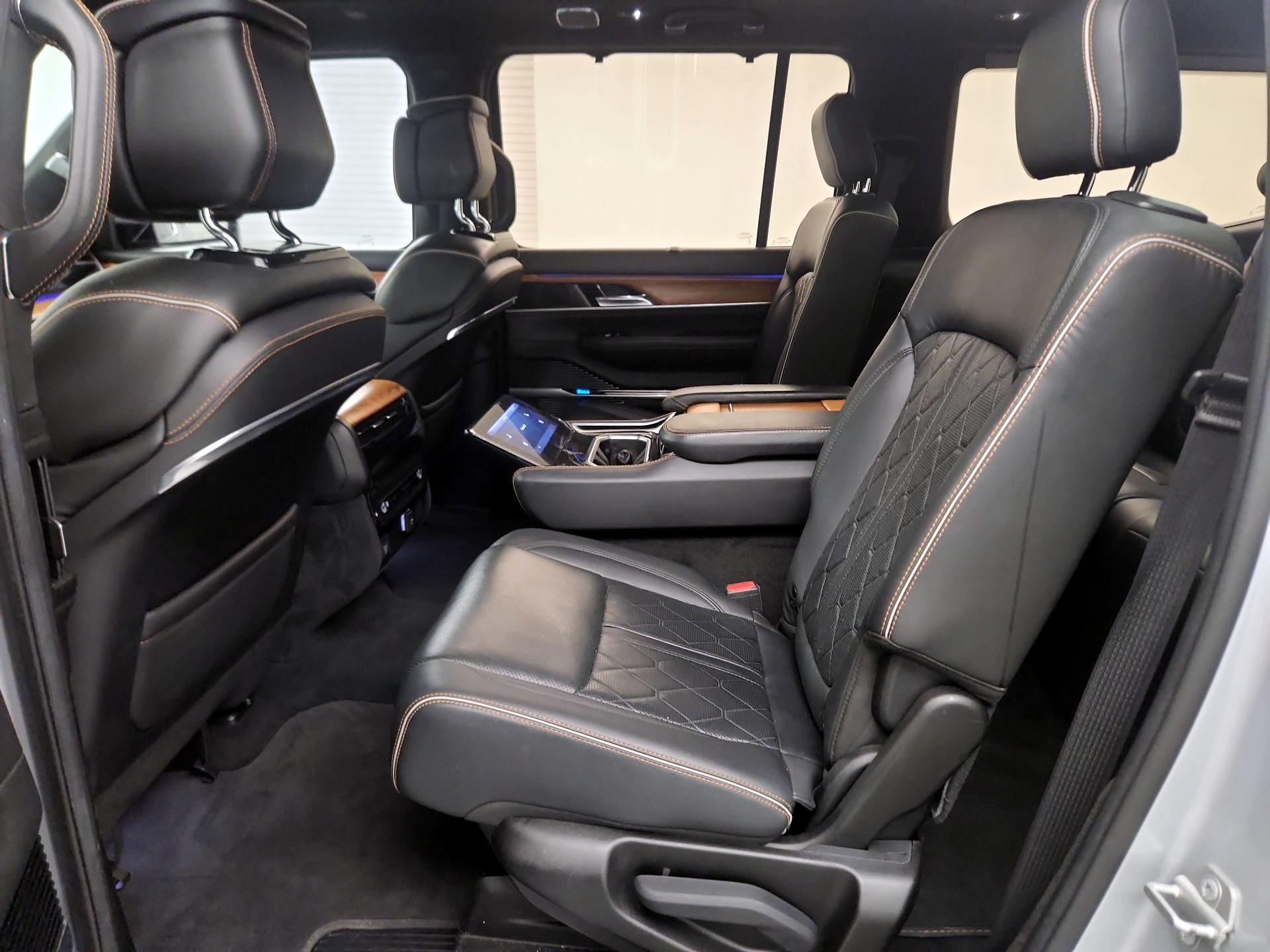 Thumbnail: 2022 Jeep Grand Wagoneer - 19