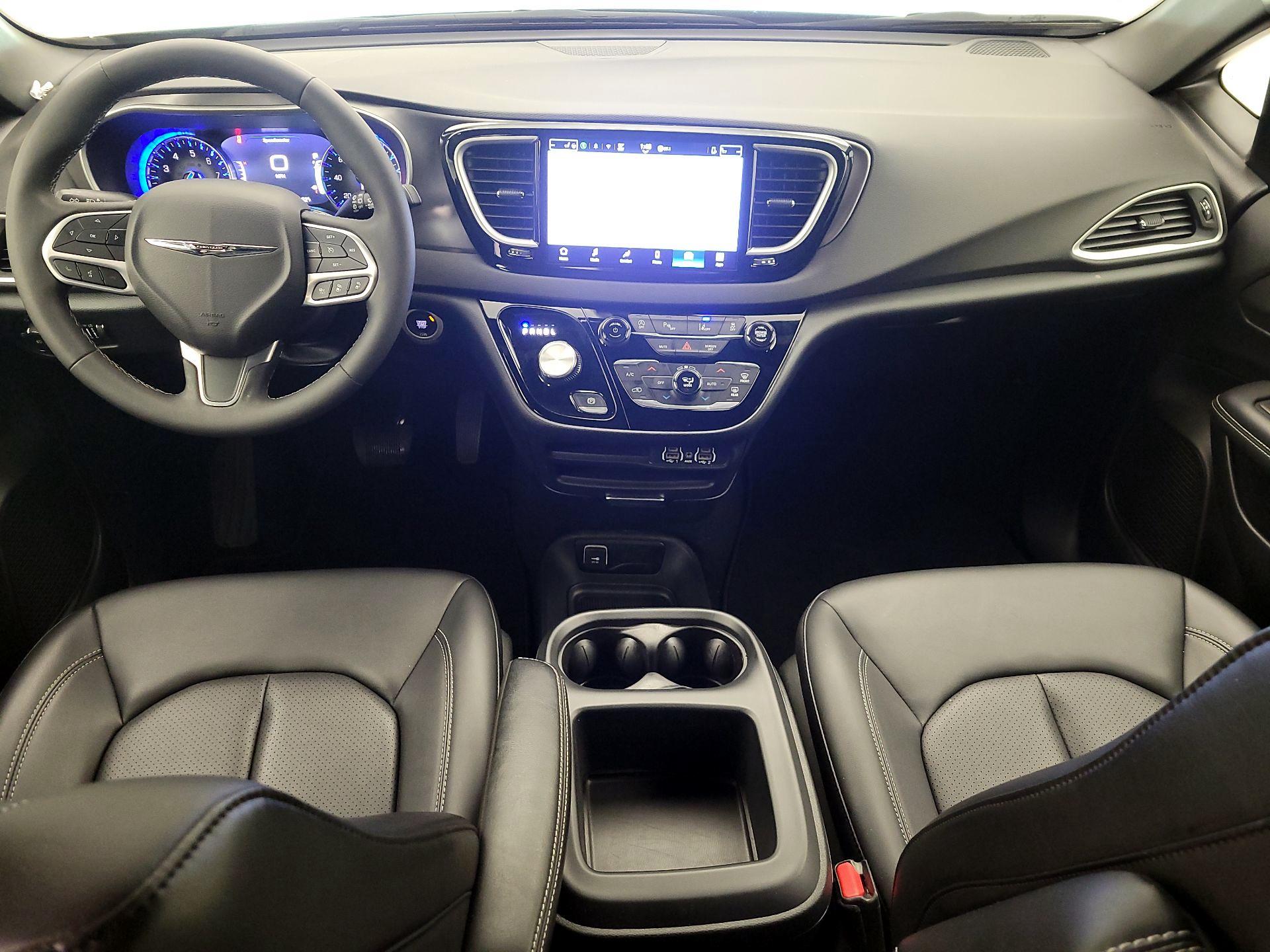 Thumbnail: 2025 Chrysler Pacifica - 9