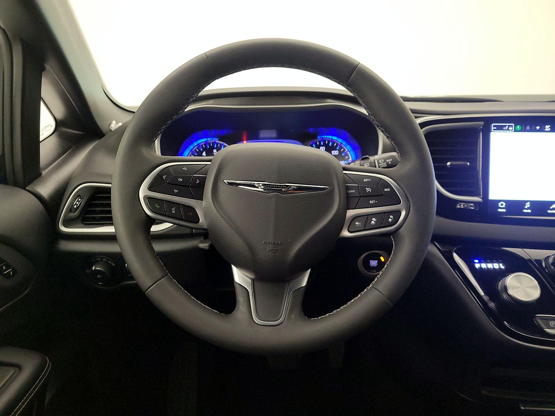 Thumbnail: 2025 Chrysler Pacifica - 10