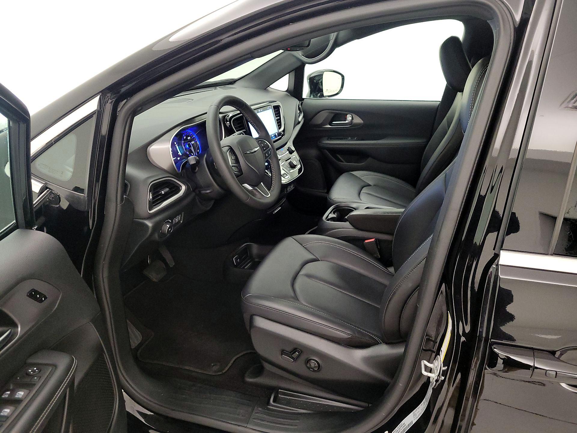 Thumbnail: 2025 Chrysler Pacifica - 11