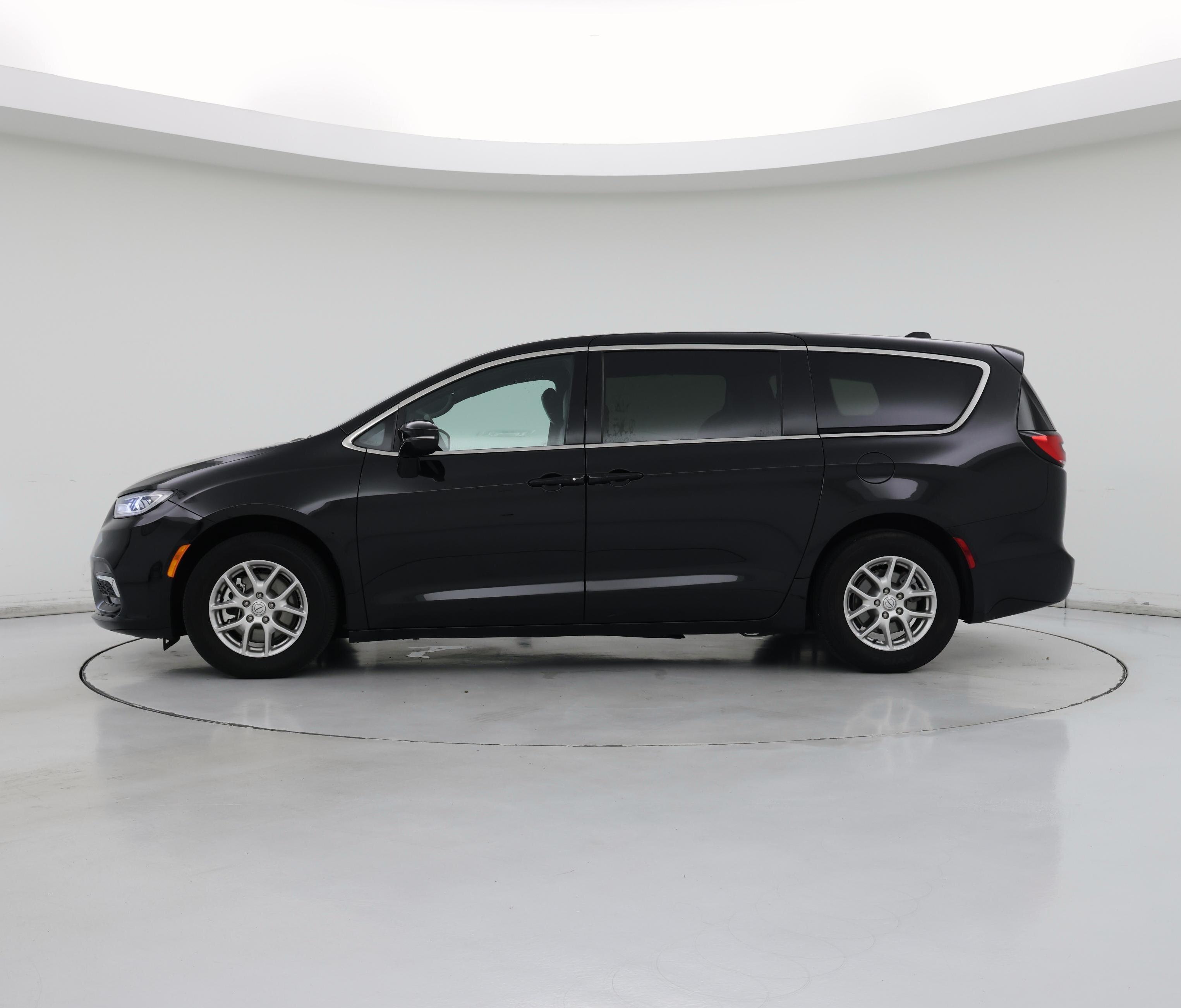 Thumbnail: 2025 Chrysler Pacifica - 3