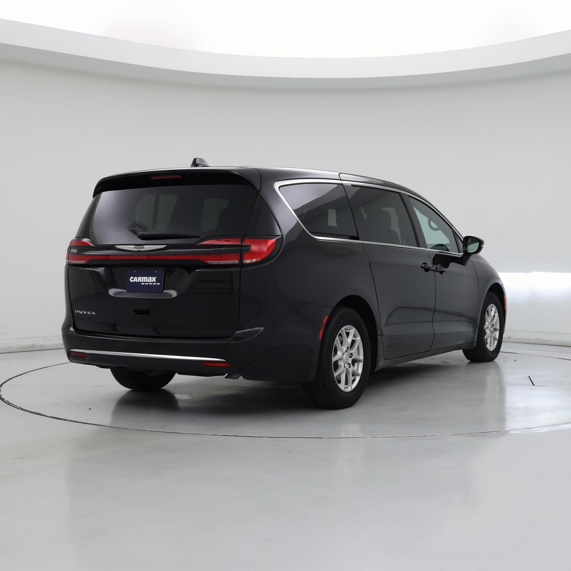 Thumbnail: 2025 Chrysler Pacifica - 8