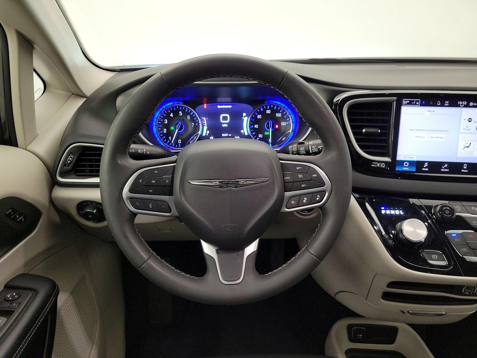 Thumbnail: 2023 Chrysler Pacifica - 10