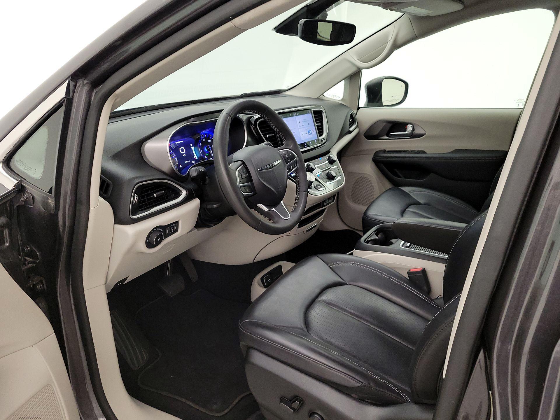 Thumbnail: 2023 Chrysler Pacifica - 11