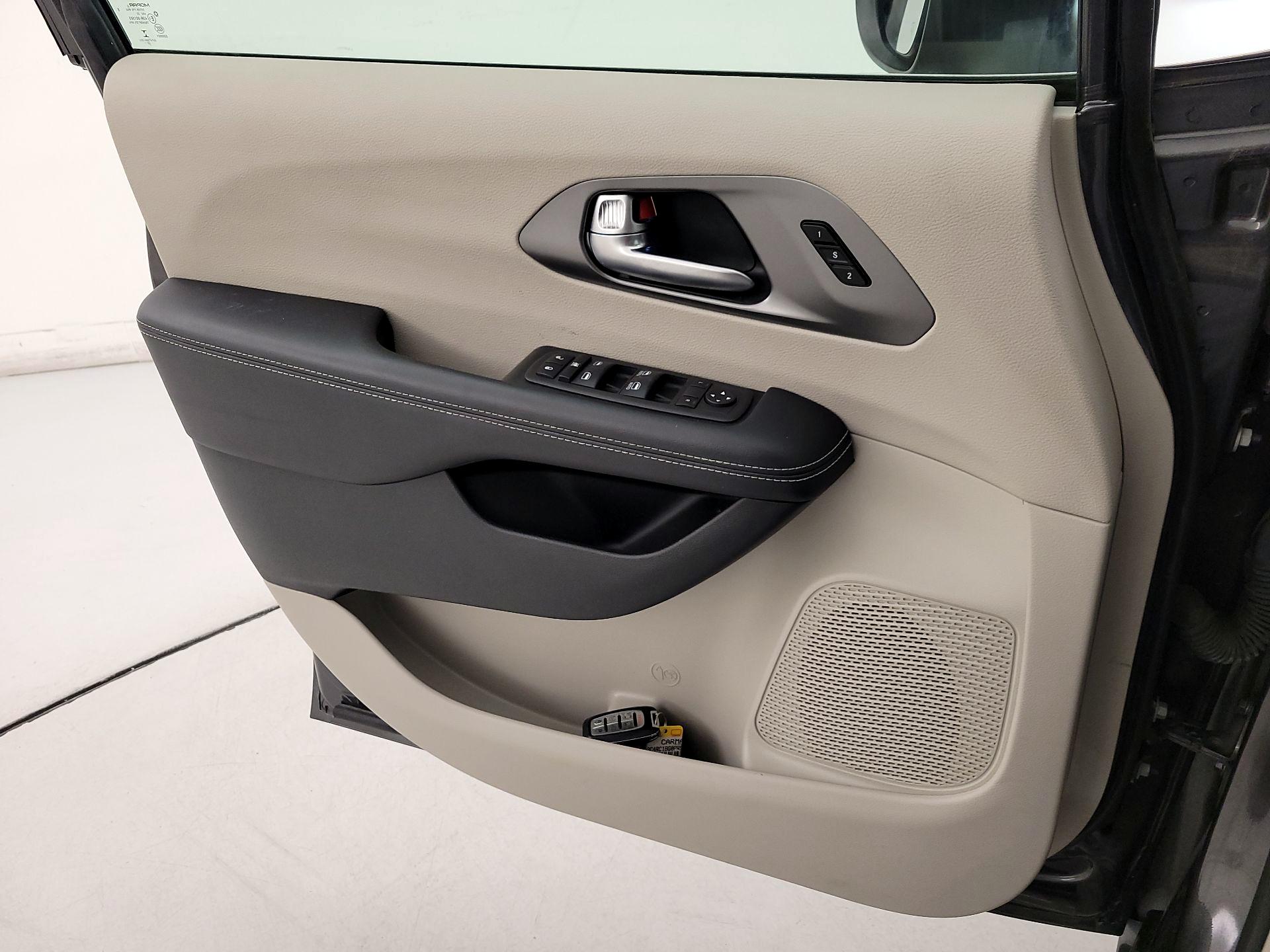 Thumbnail: 2023 Chrysler Pacifica - 12