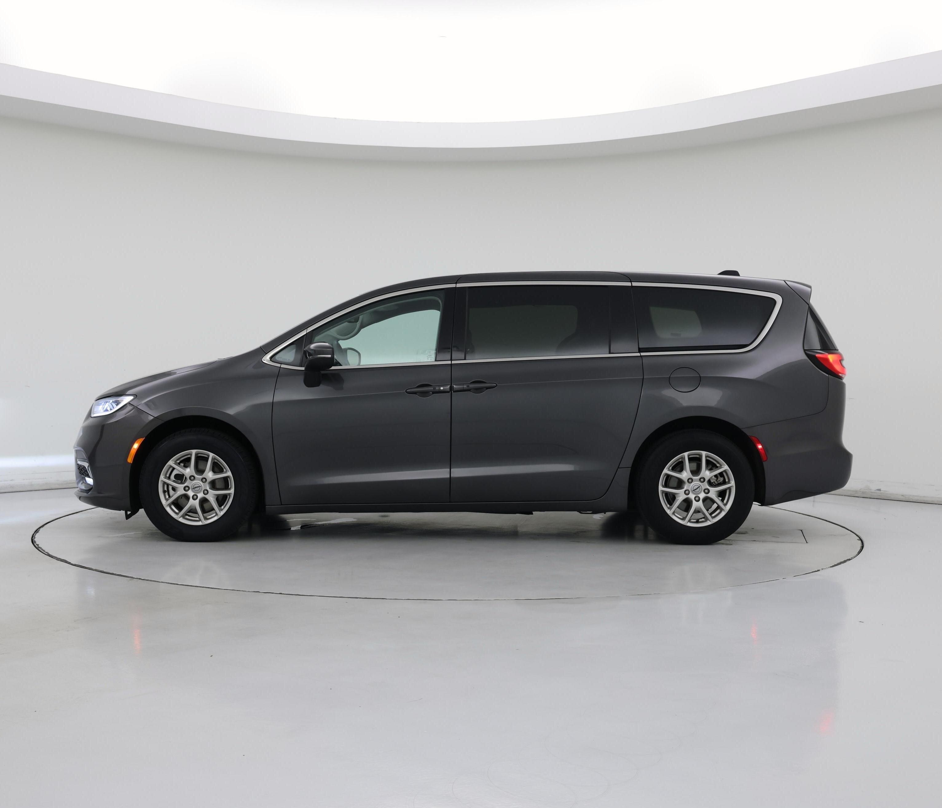 Thumbnail: 2023 Chrysler Pacifica - 3