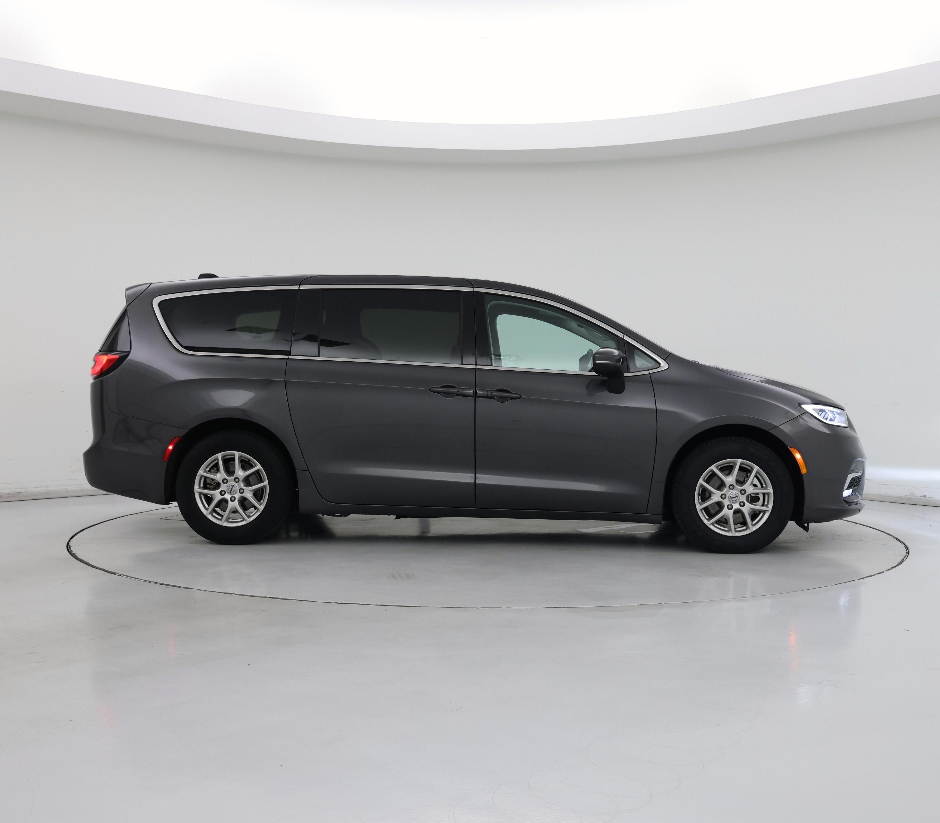 Thumbnail: 2023 Chrysler Pacifica - 7