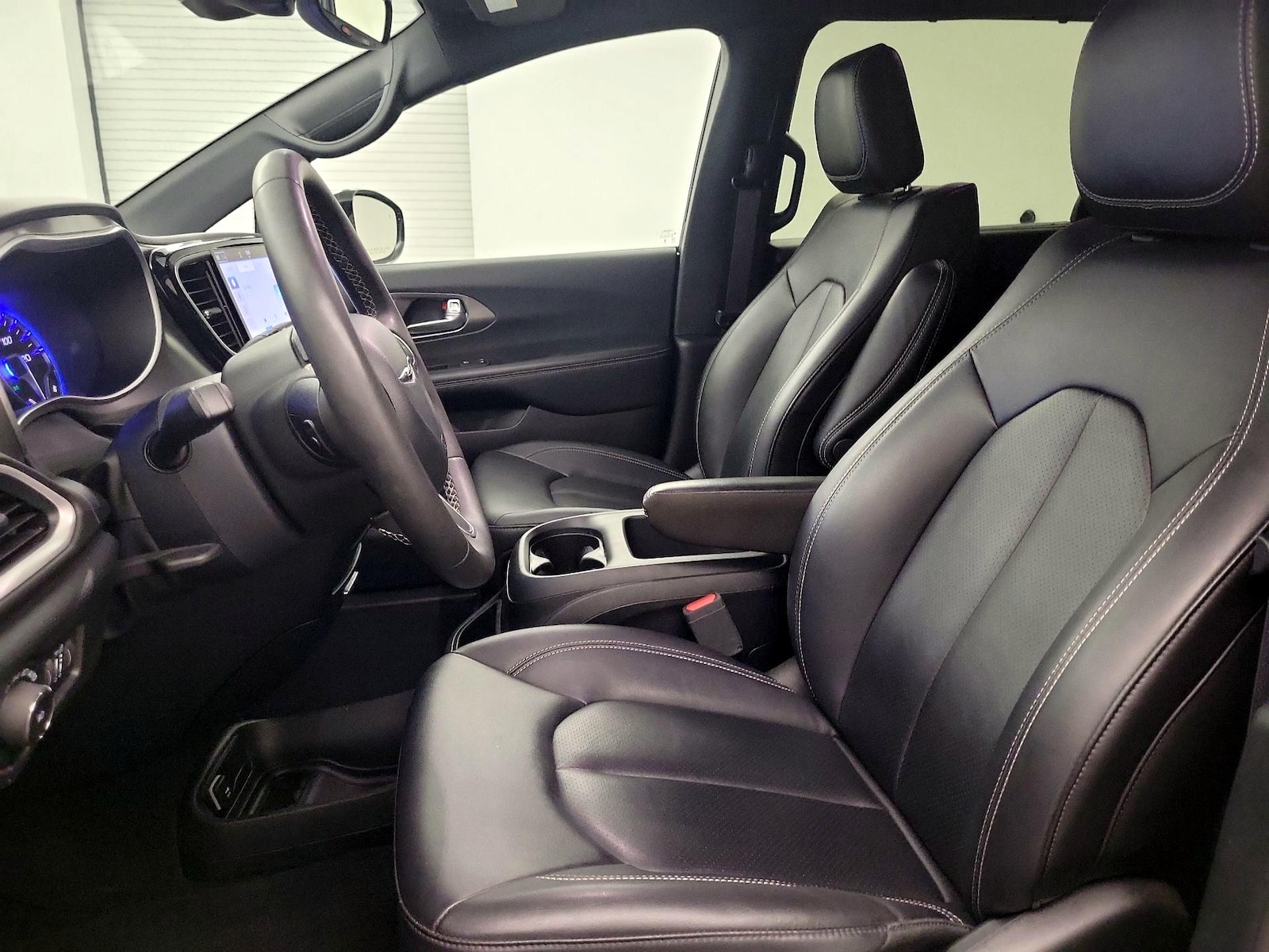 2025 Chrysler Pacifica Select - Photo 10