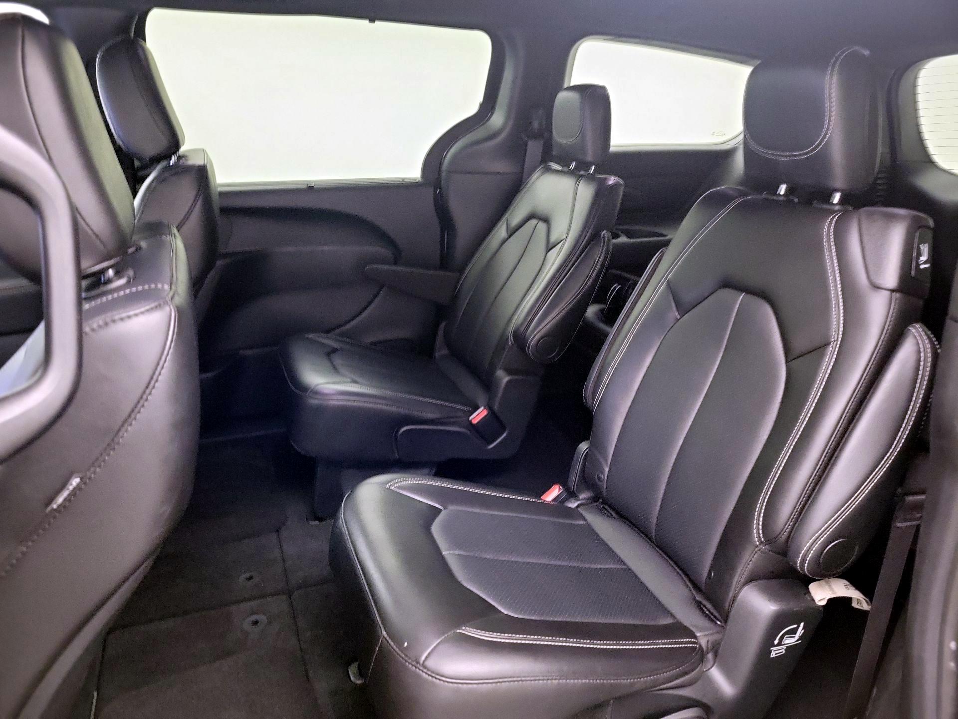 Thumbnail: 2025 Chrysler Pacifica - 17