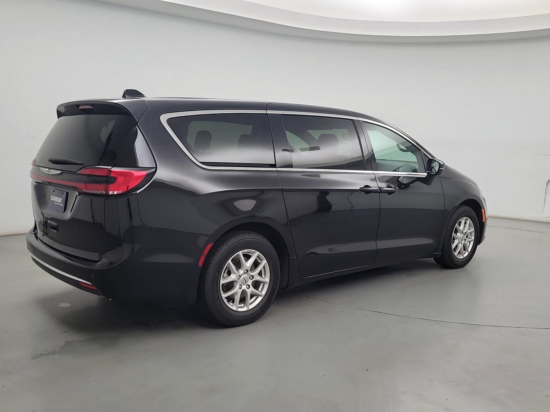 Thumbnail: 2025 Chrysler Pacifica - 5