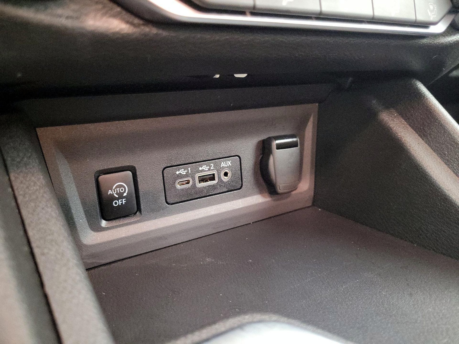 2025 Nissan Sentra SV - Photo 17