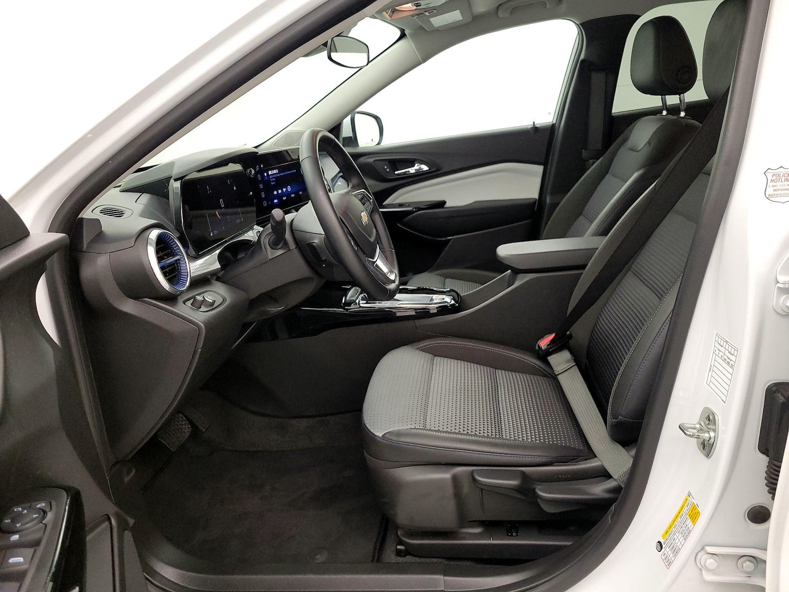 2025 Chevrolet Trax LT - Photo 12