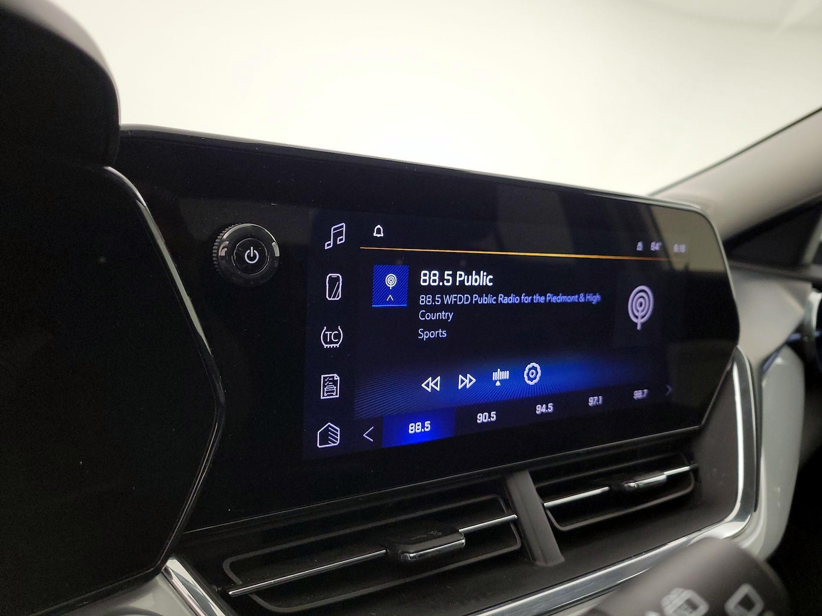 2025 Chevrolet Trax LT - Photo 16