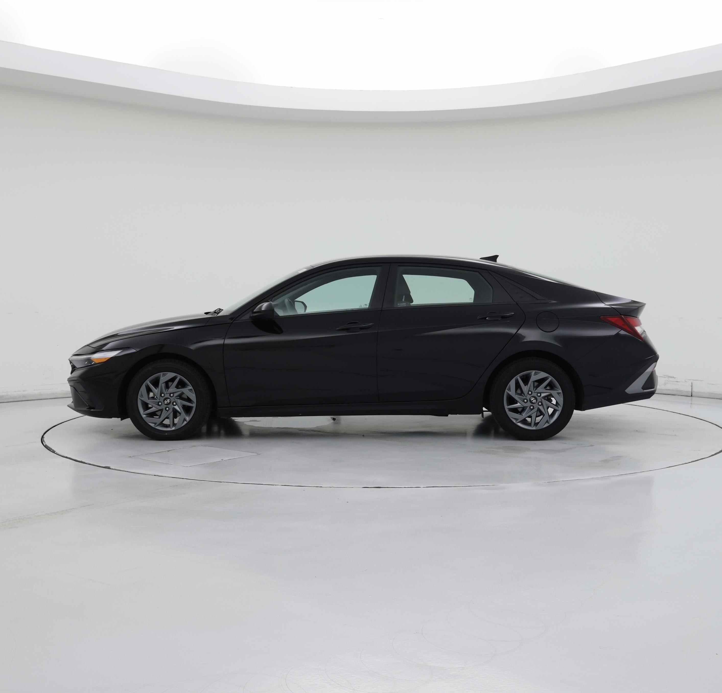 Thumbnail: 2024 Hyundai Elantra - 3