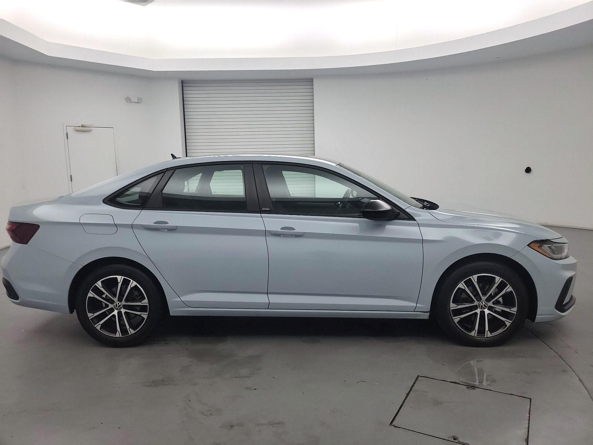 Thumbnail: 2025 Volkswagen Jetta - 4