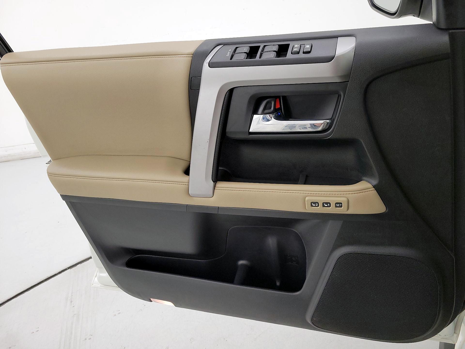 Thumbnail: 2016 Toyota 4Runner - 12
