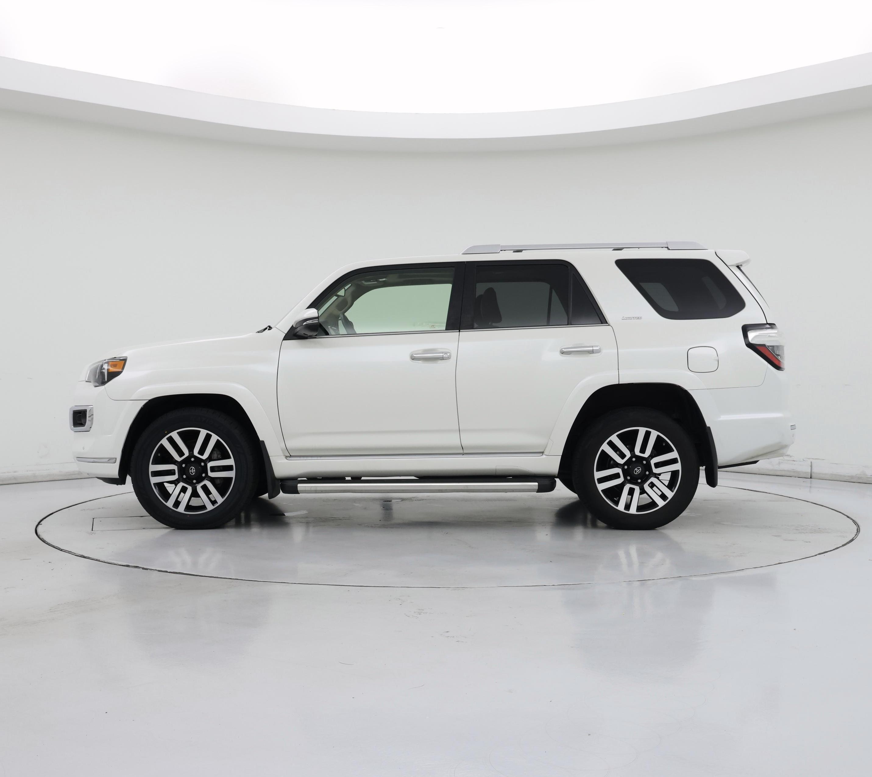 Thumbnail: 2016 Toyota 4Runner - 3