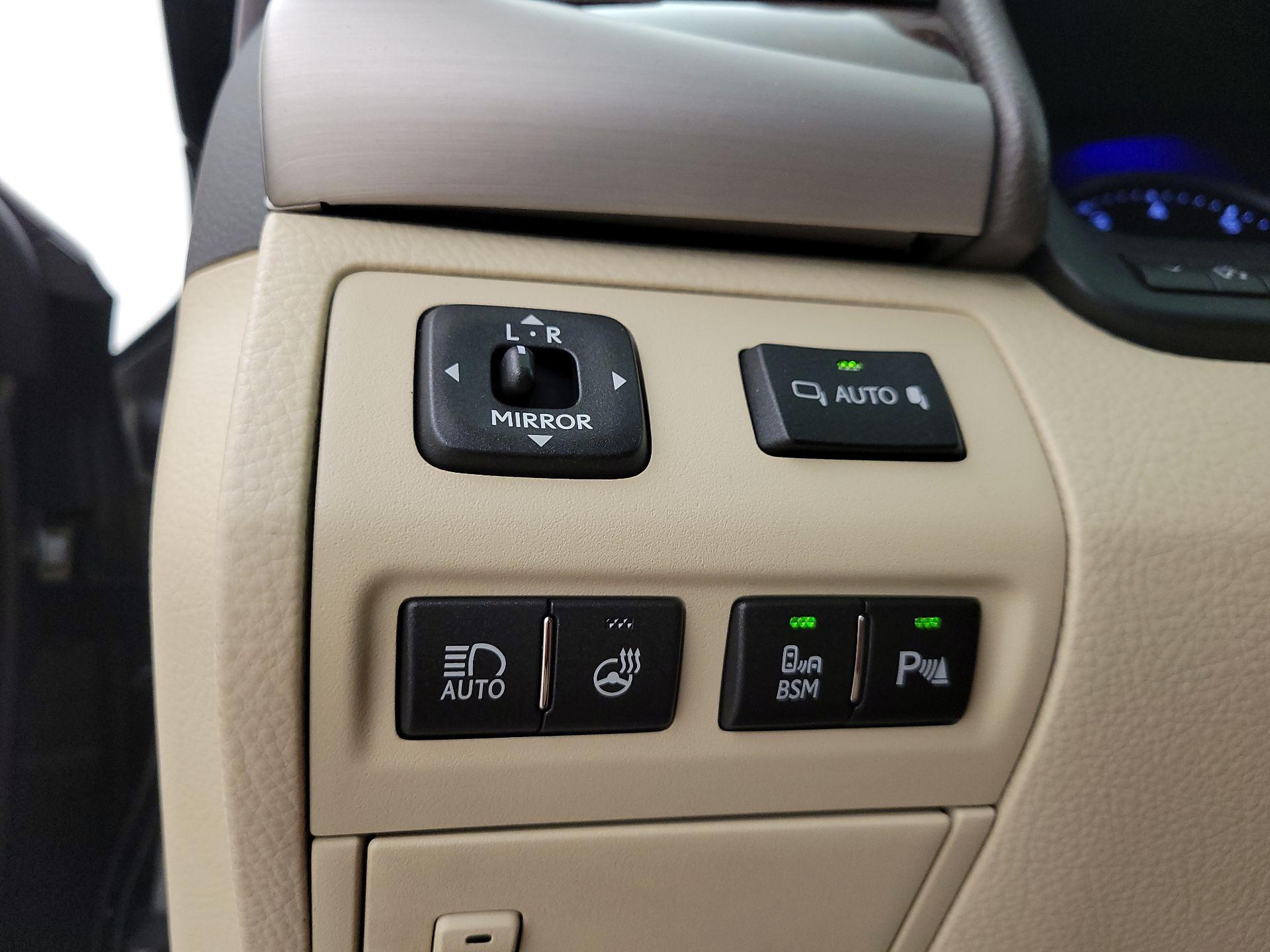 Thumbnail: 2017 Lexus LS - 13