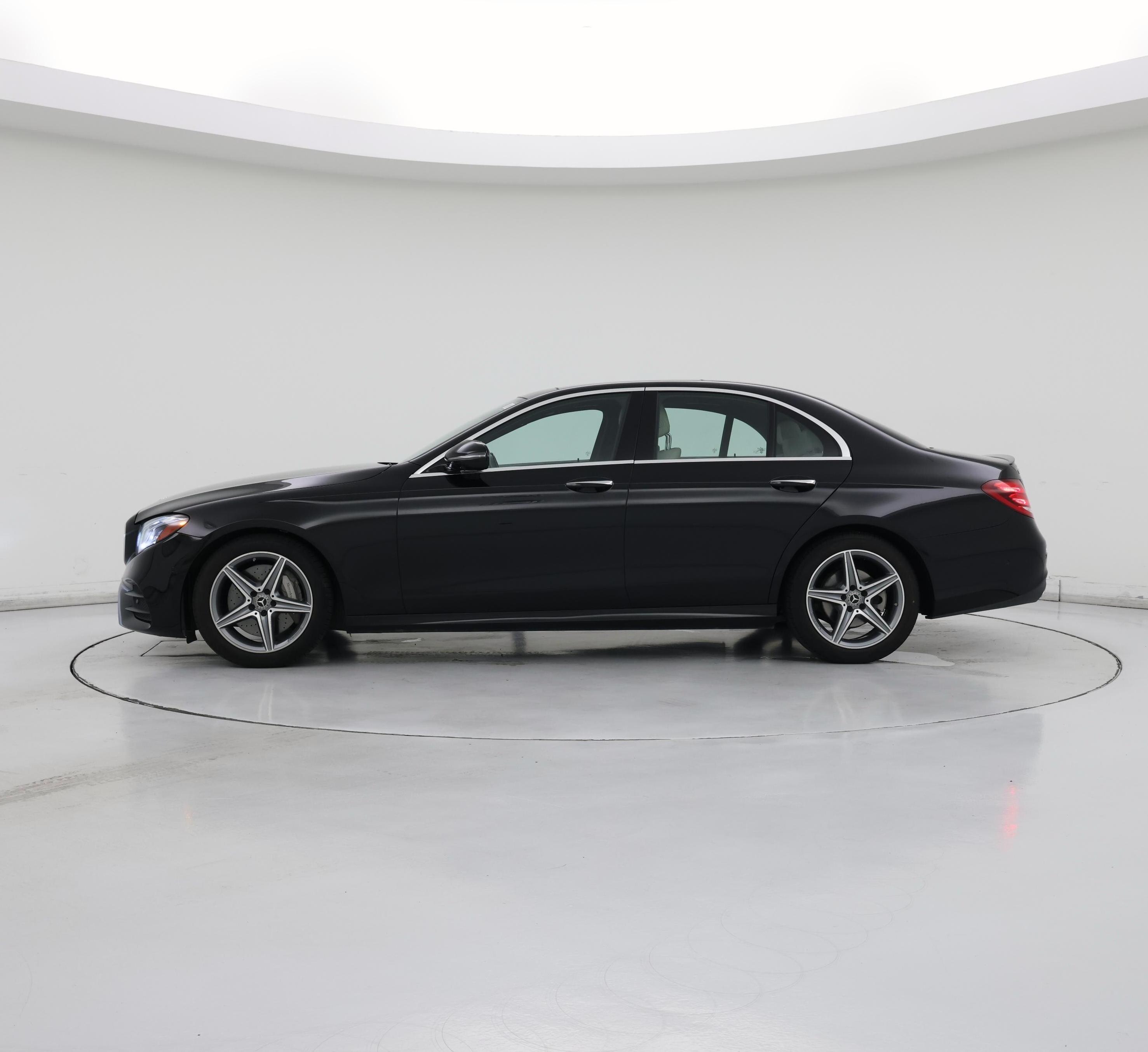 Thumbnail: 2018 Mercedes-Benz E-Class - 3