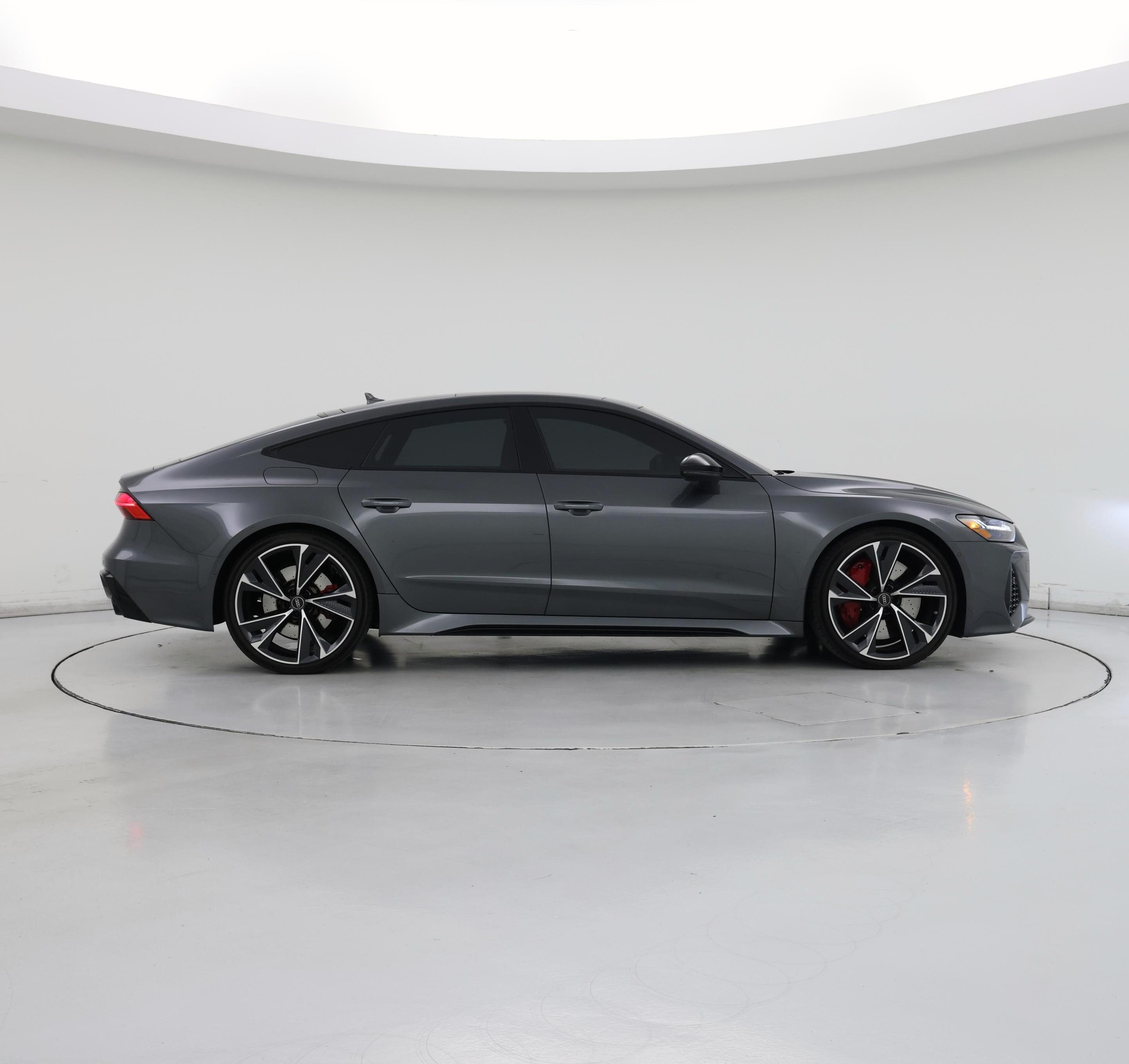 Thumbnail: 2023 Audi RS 7 - 7