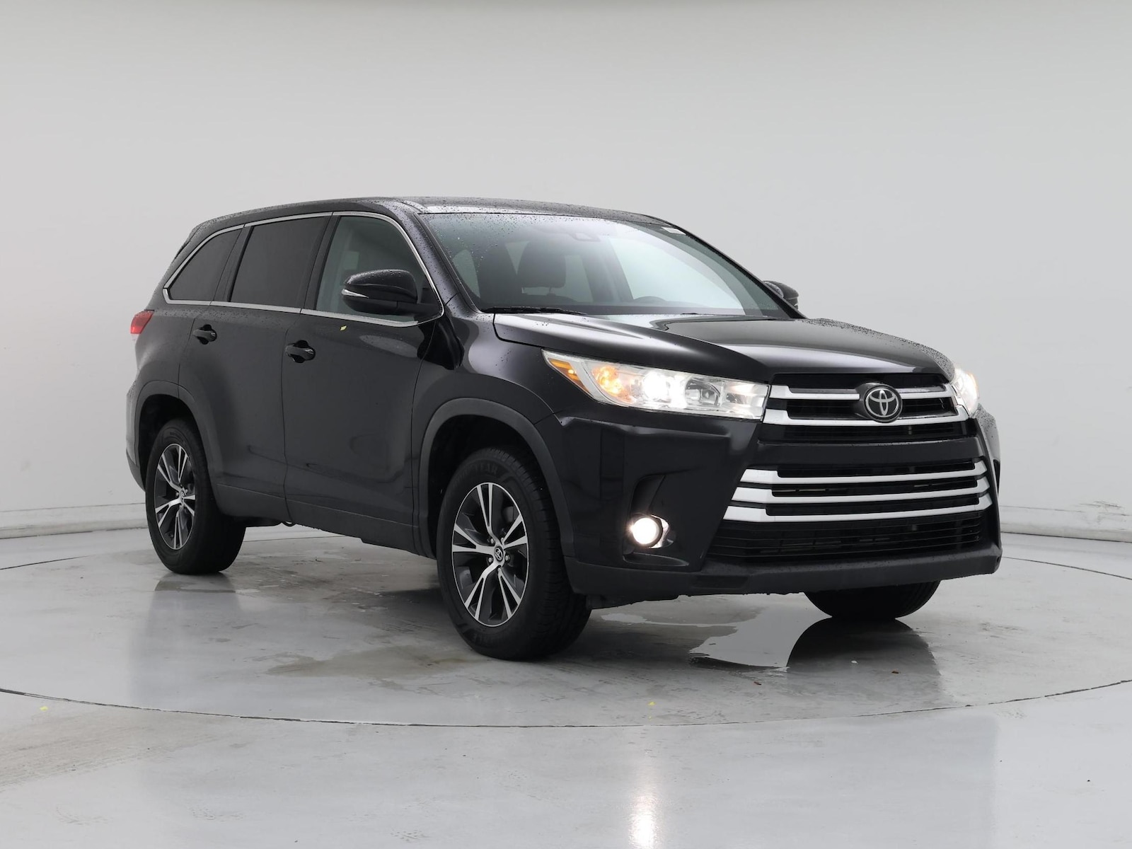 2019 Toyota Highlander LE Plus - Photo 2