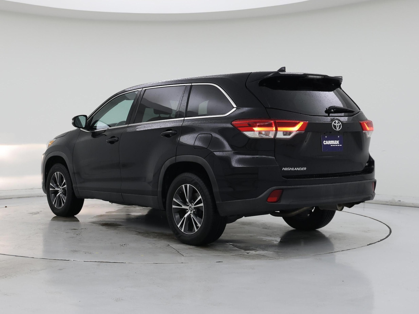 2019 Toyota Highlander LE Plus - Photo 3