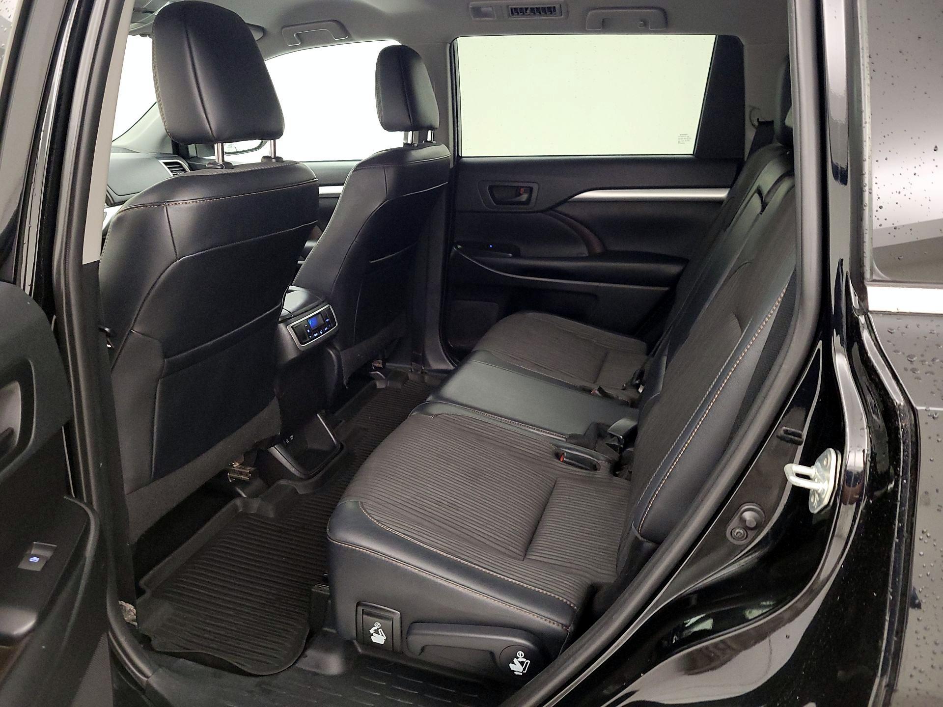 Thumbnail: 2019 Toyota Highlander - 19