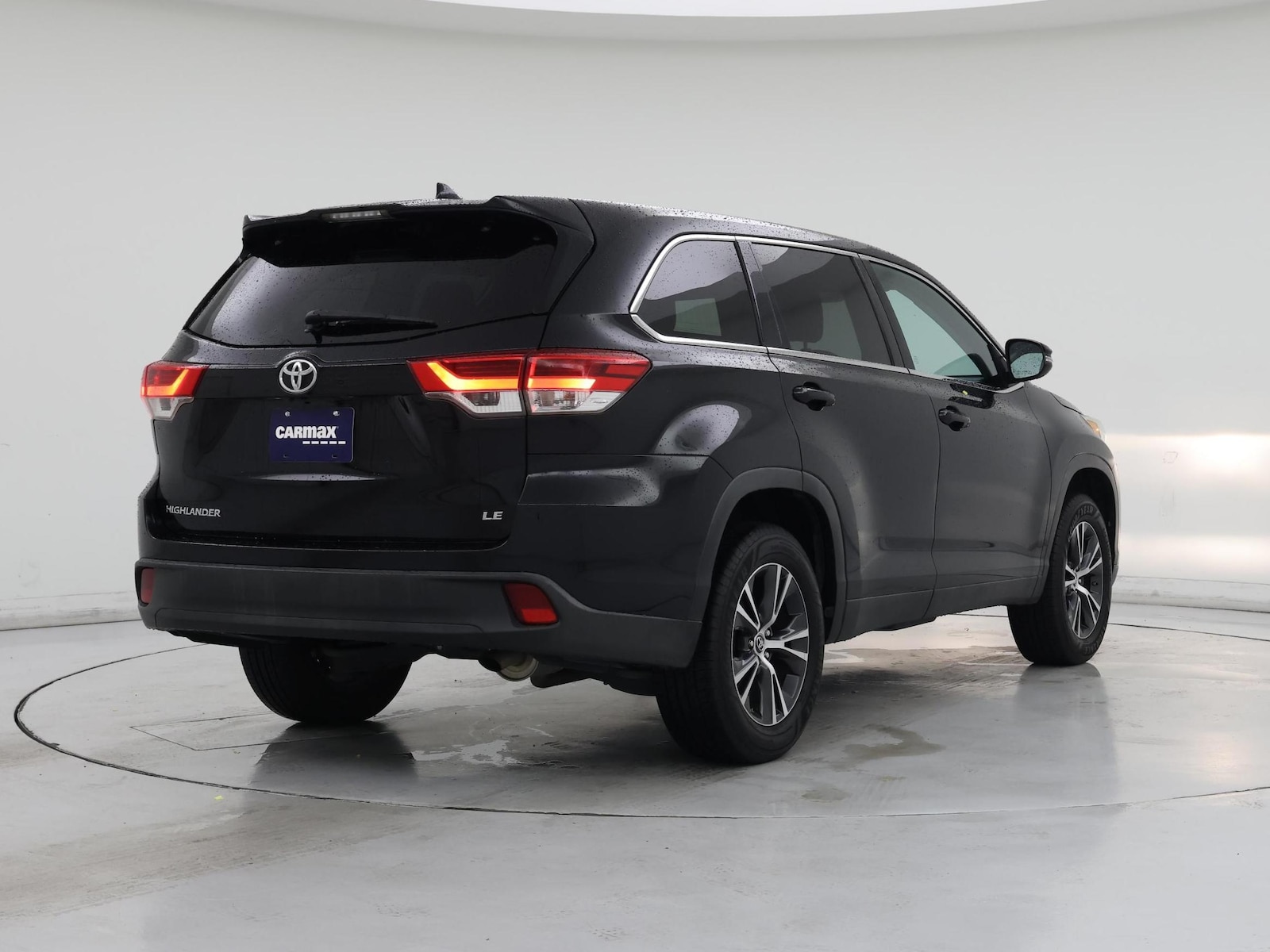 2019 Toyota Highlander LE Plus - Photo 9