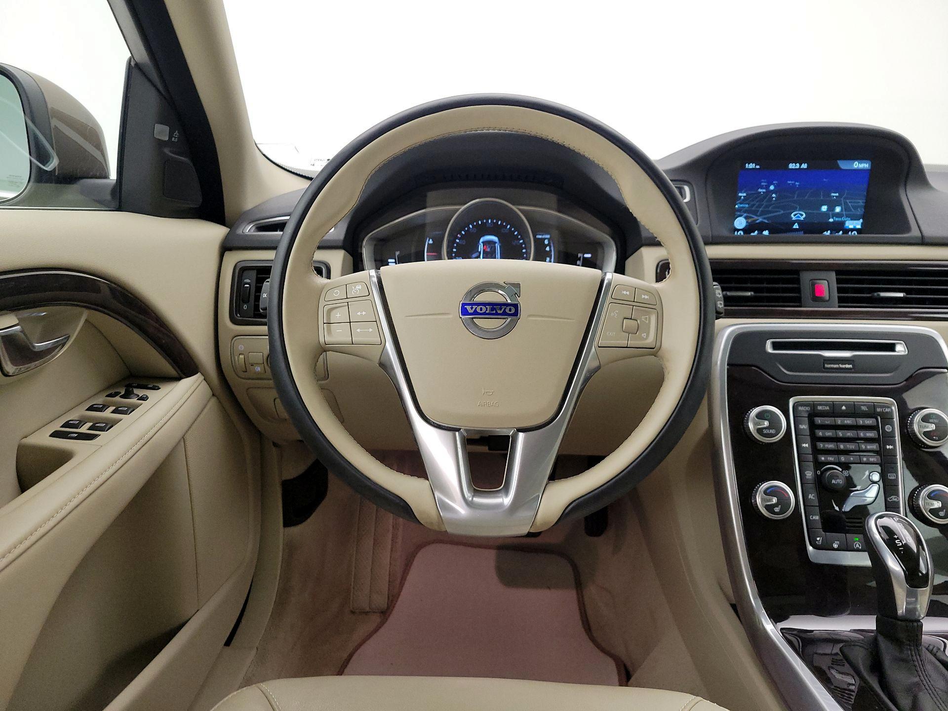 Thumbnail: 2015 Volvo XC70 - 10