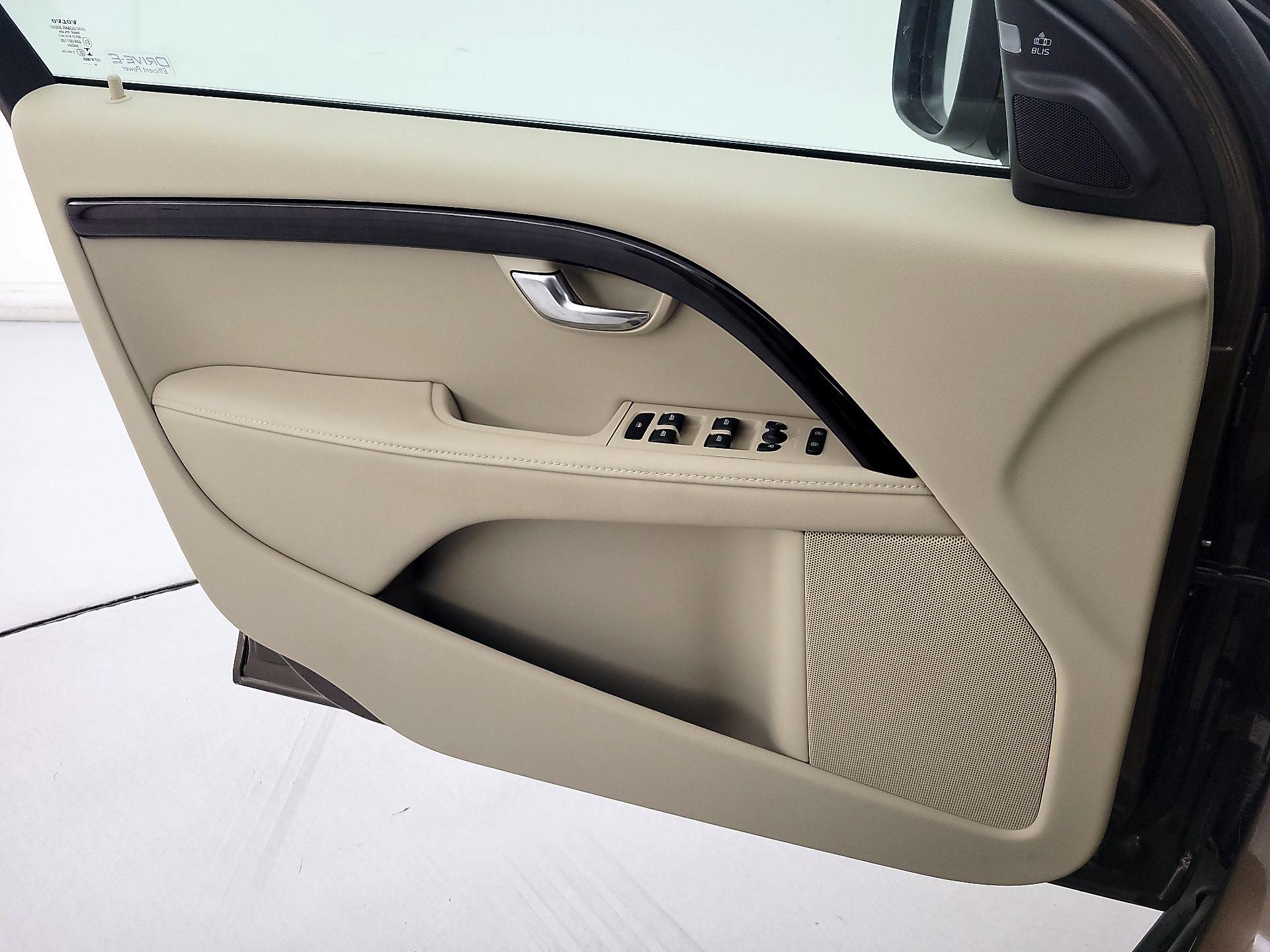 Thumbnail: 2015 Volvo XC70 - 12