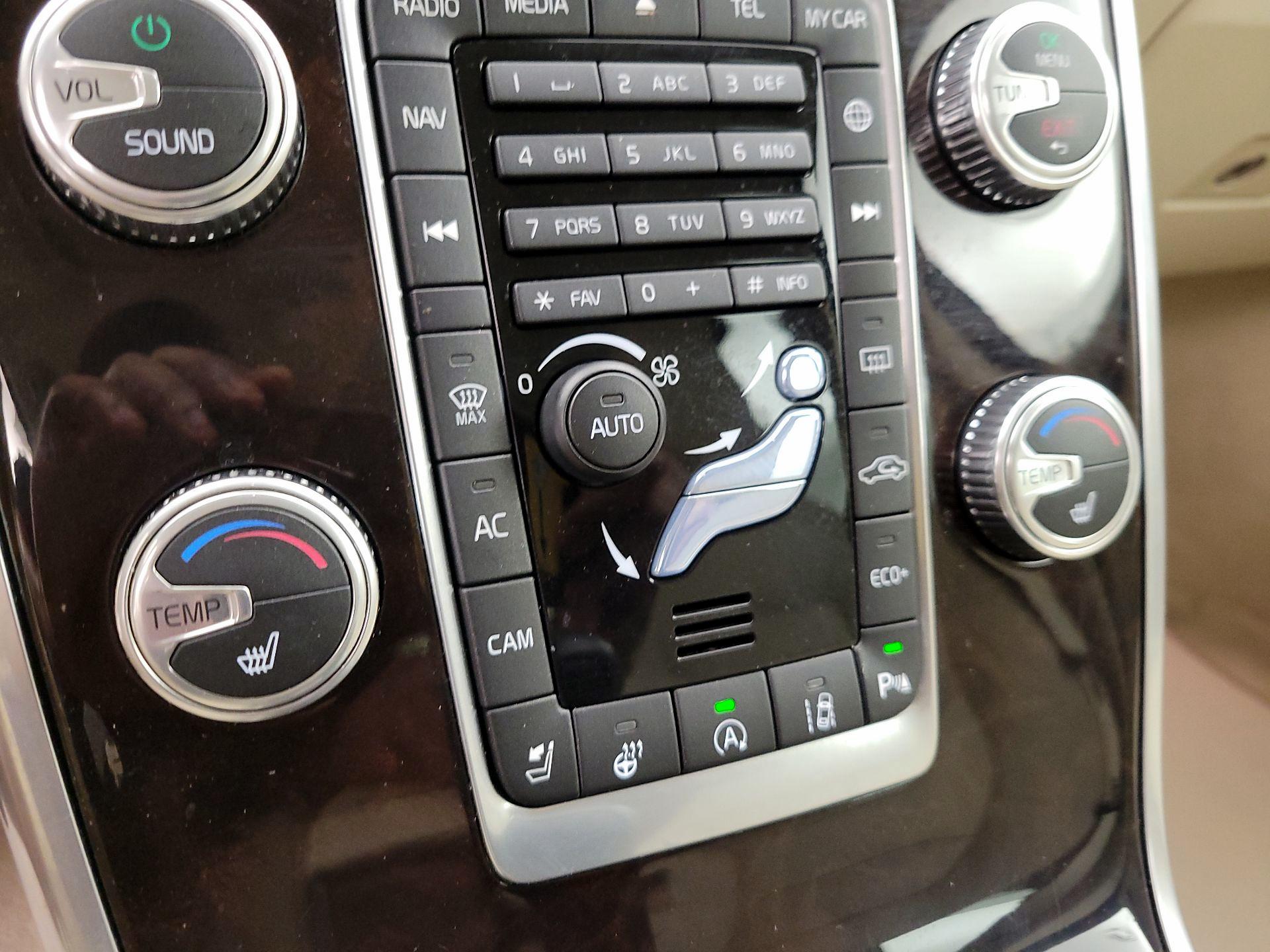 Thumbnail: 2015 Volvo XC70 - 17