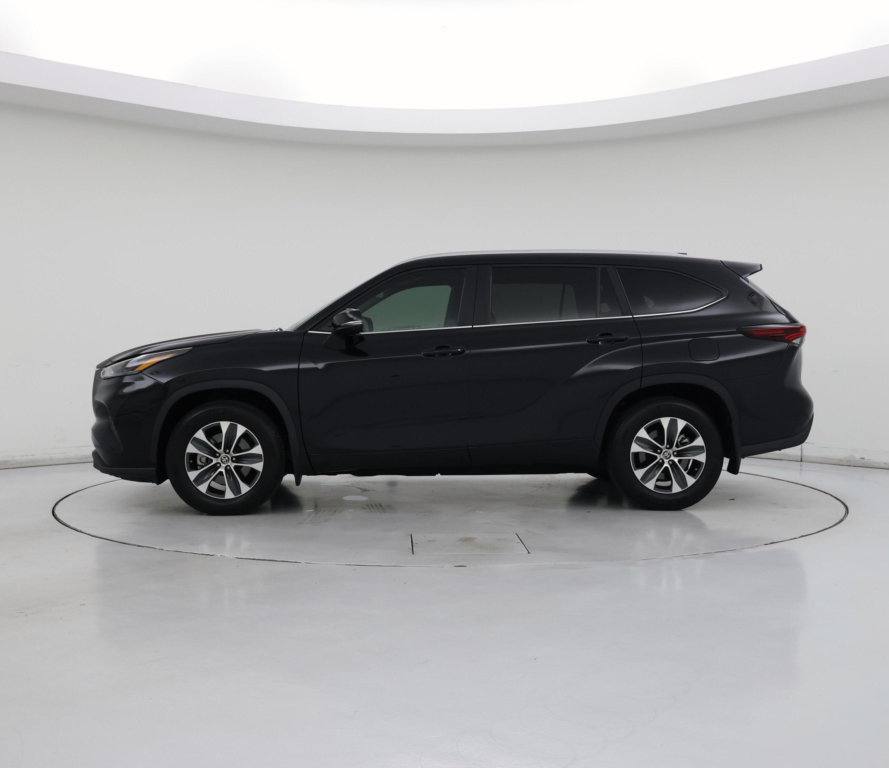 Thumbnail: 2024 Toyota Highlander - 3
