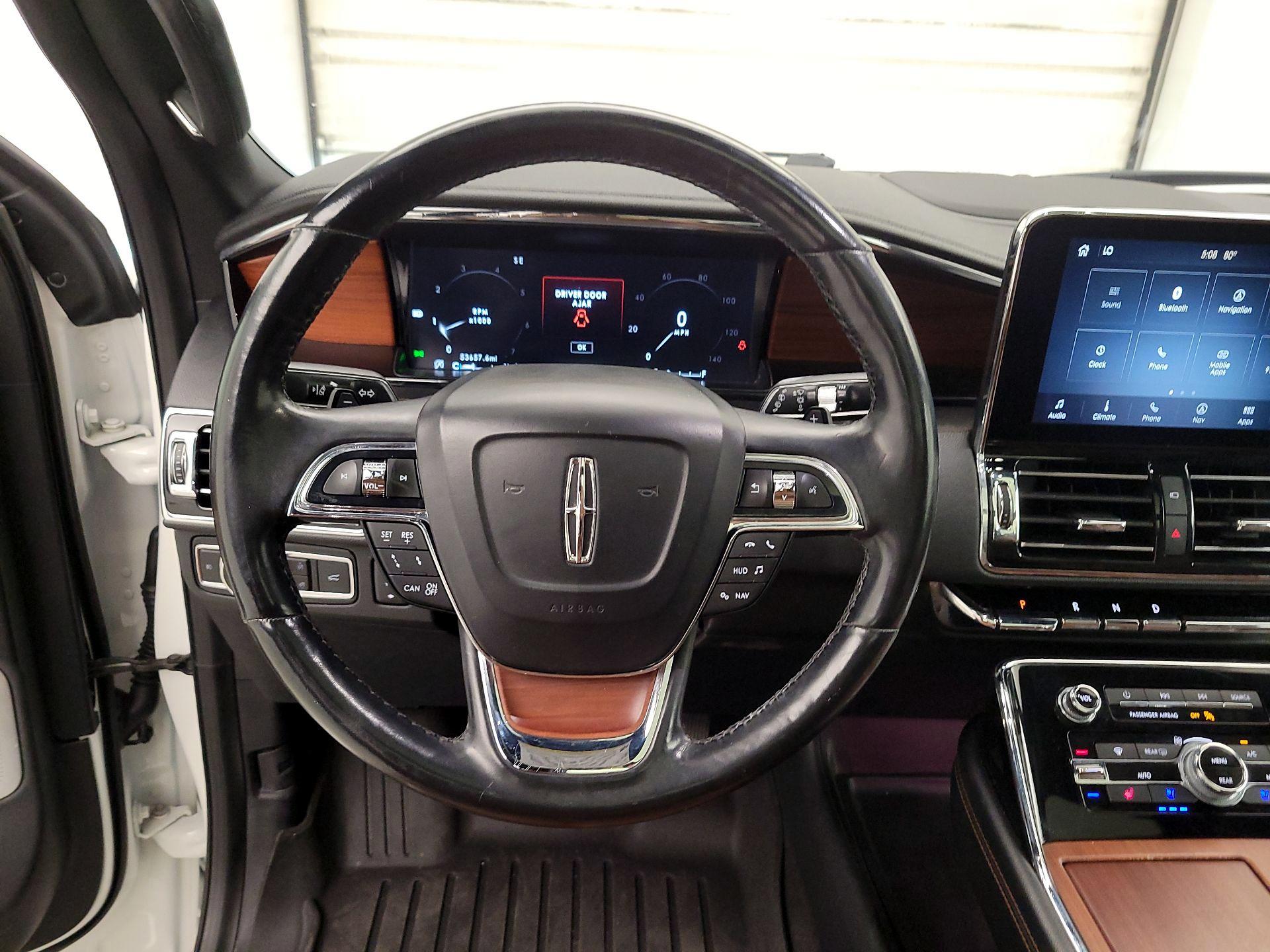 Thumbnail: 2020 Lincoln Navigator - 10