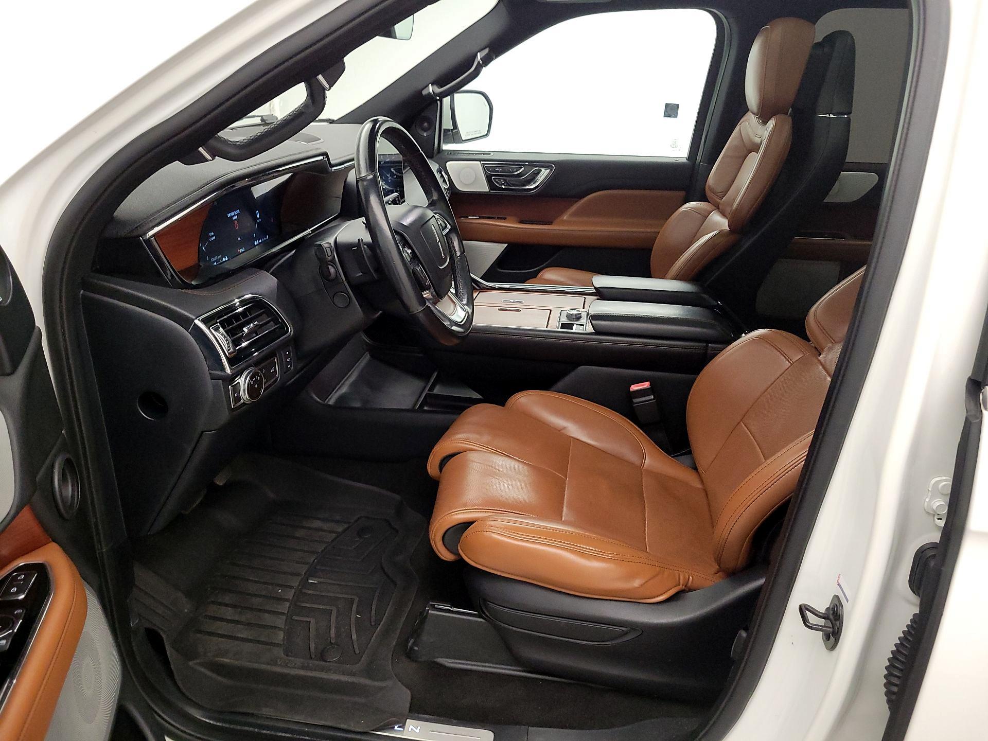 Thumbnail: 2020 Lincoln Navigator - 11