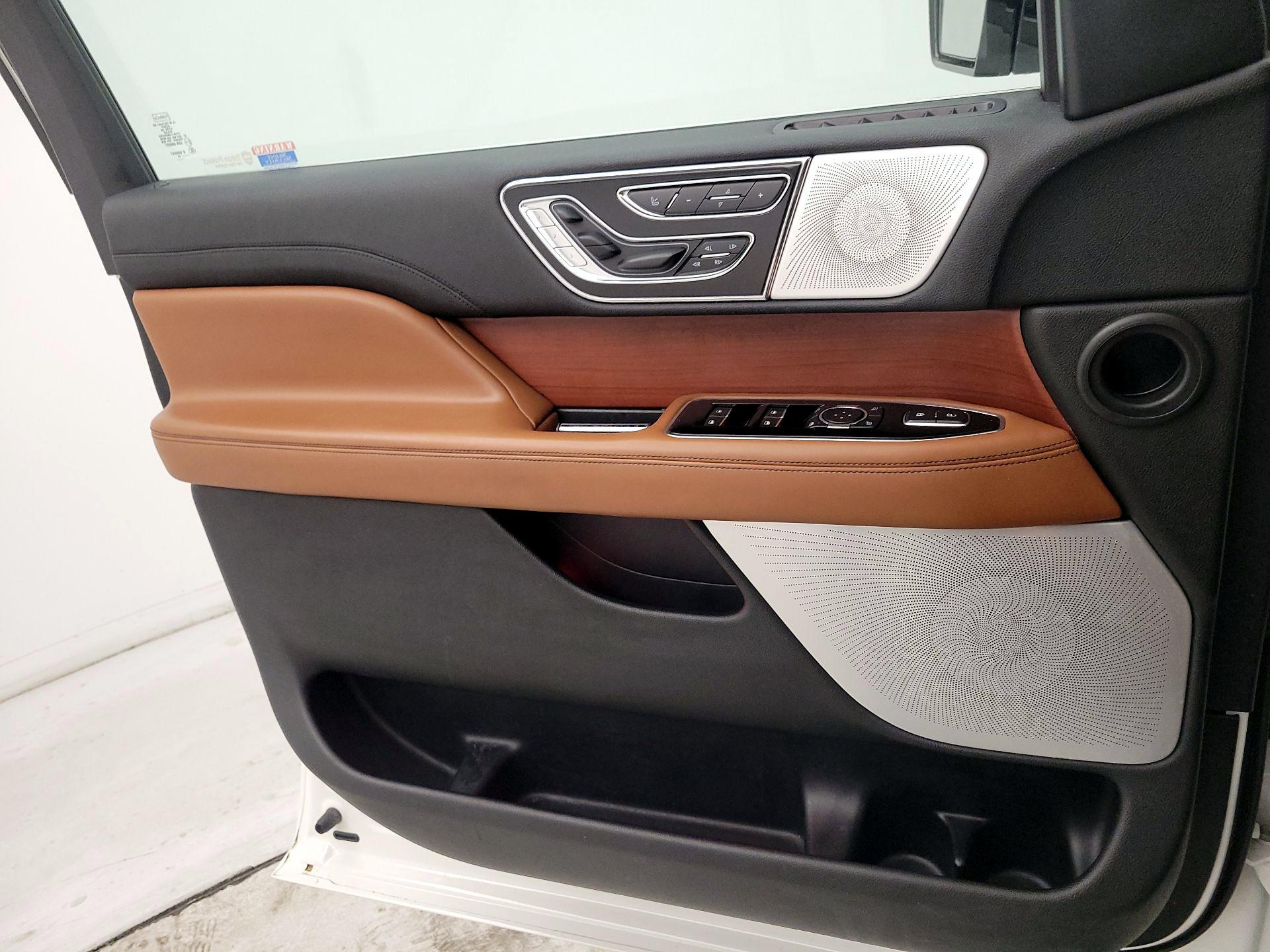 Thumbnail: 2020 Lincoln Navigator - 12