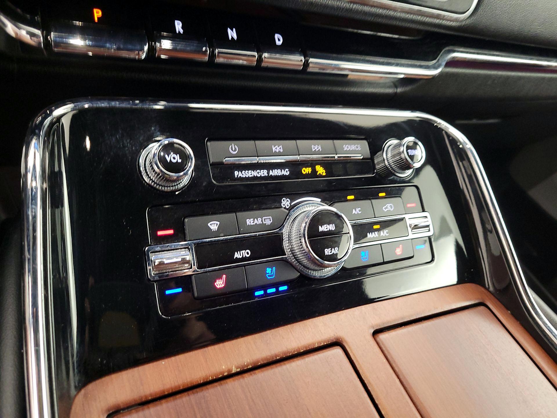 Thumbnail: 2020 Lincoln Navigator - 16