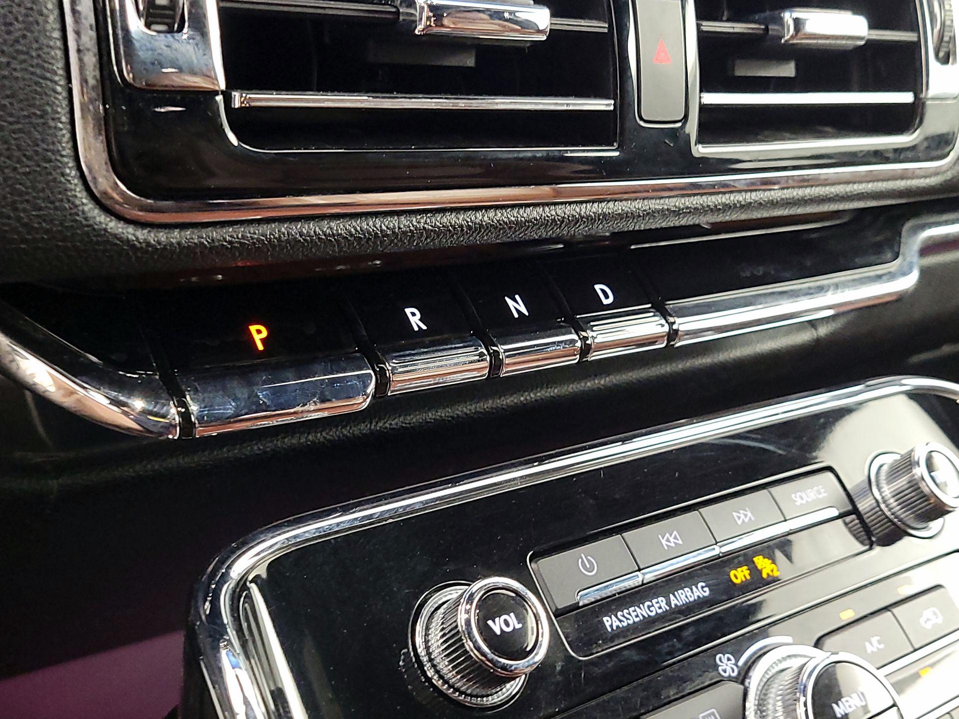 Thumbnail: 2020 Lincoln Navigator - 17