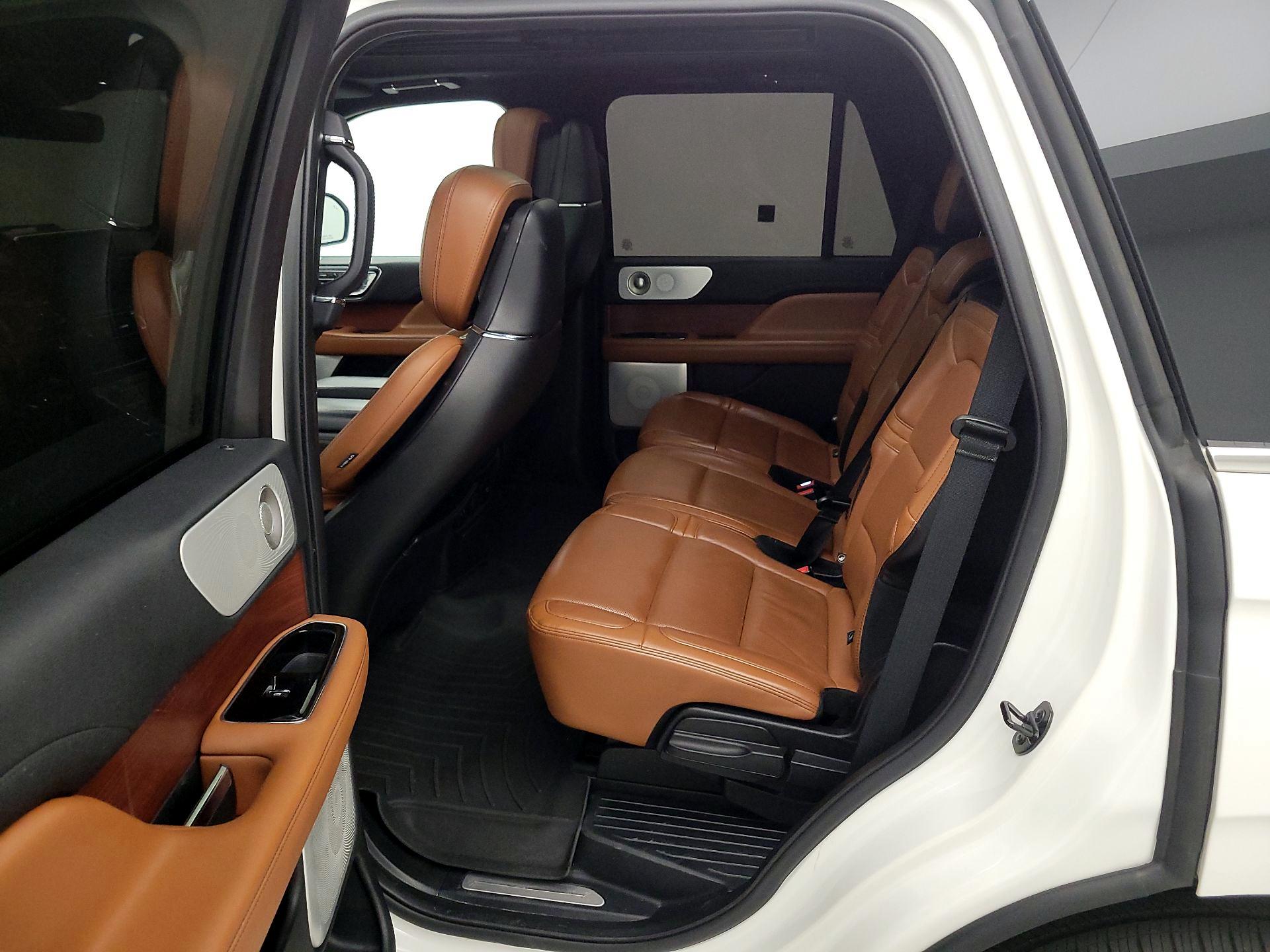 Thumbnail: 2020 Lincoln Navigator - 20