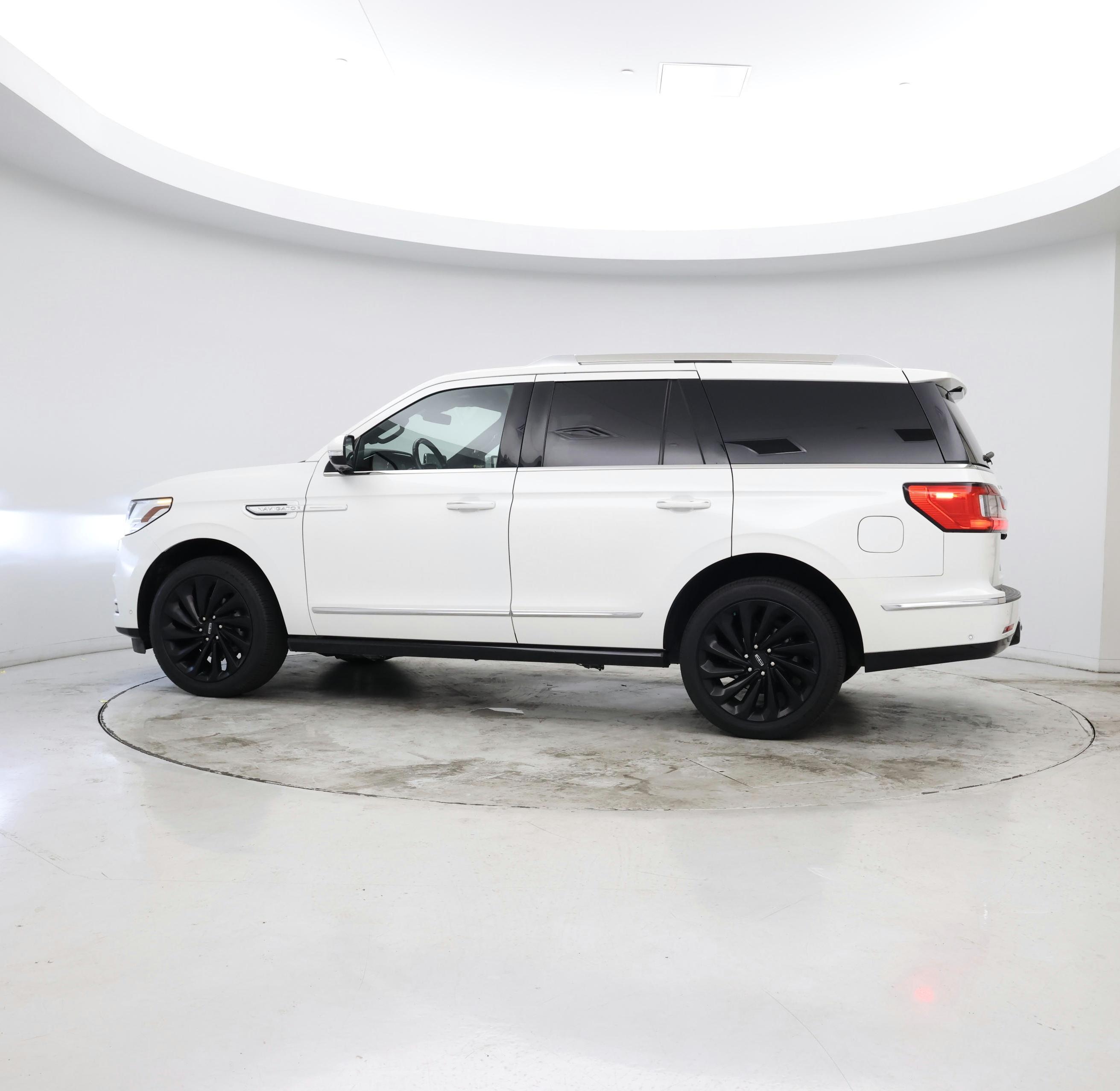 Thumbnail: 2020 Lincoln Navigator - 3
