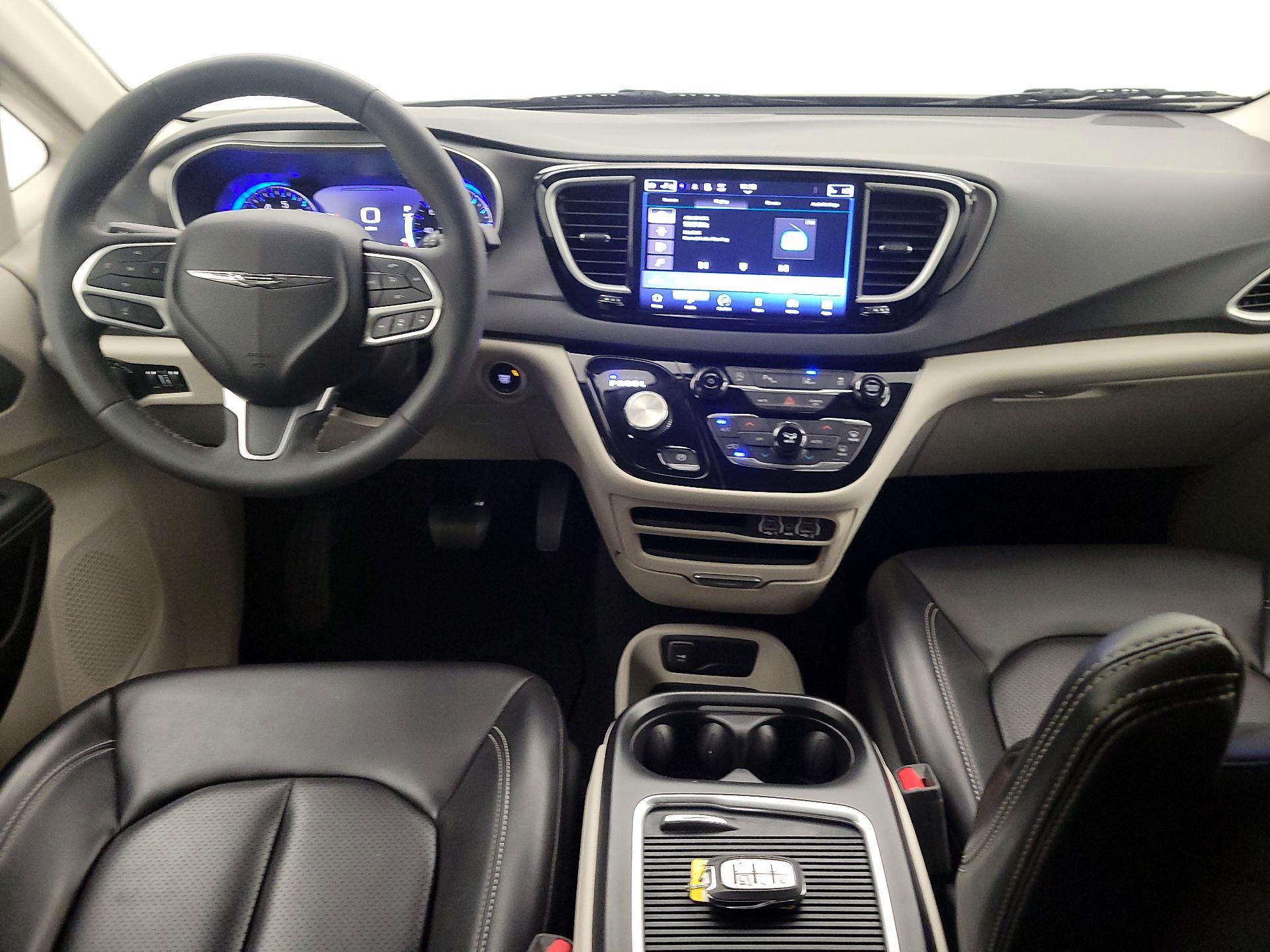Thumbnail: 2023 Chrysler Pacifica - 9