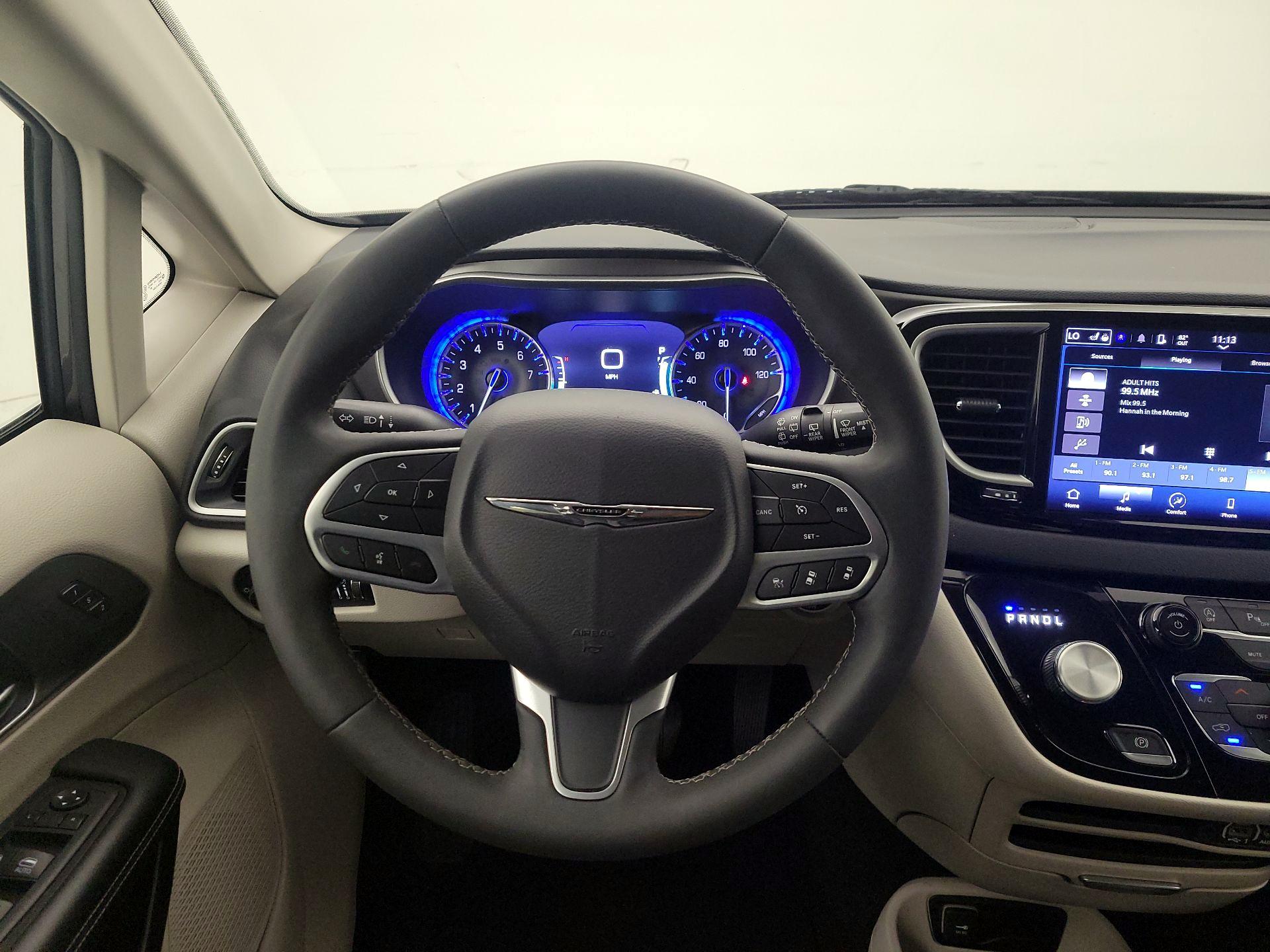 Thumbnail: 2023 Chrysler Pacifica - 10