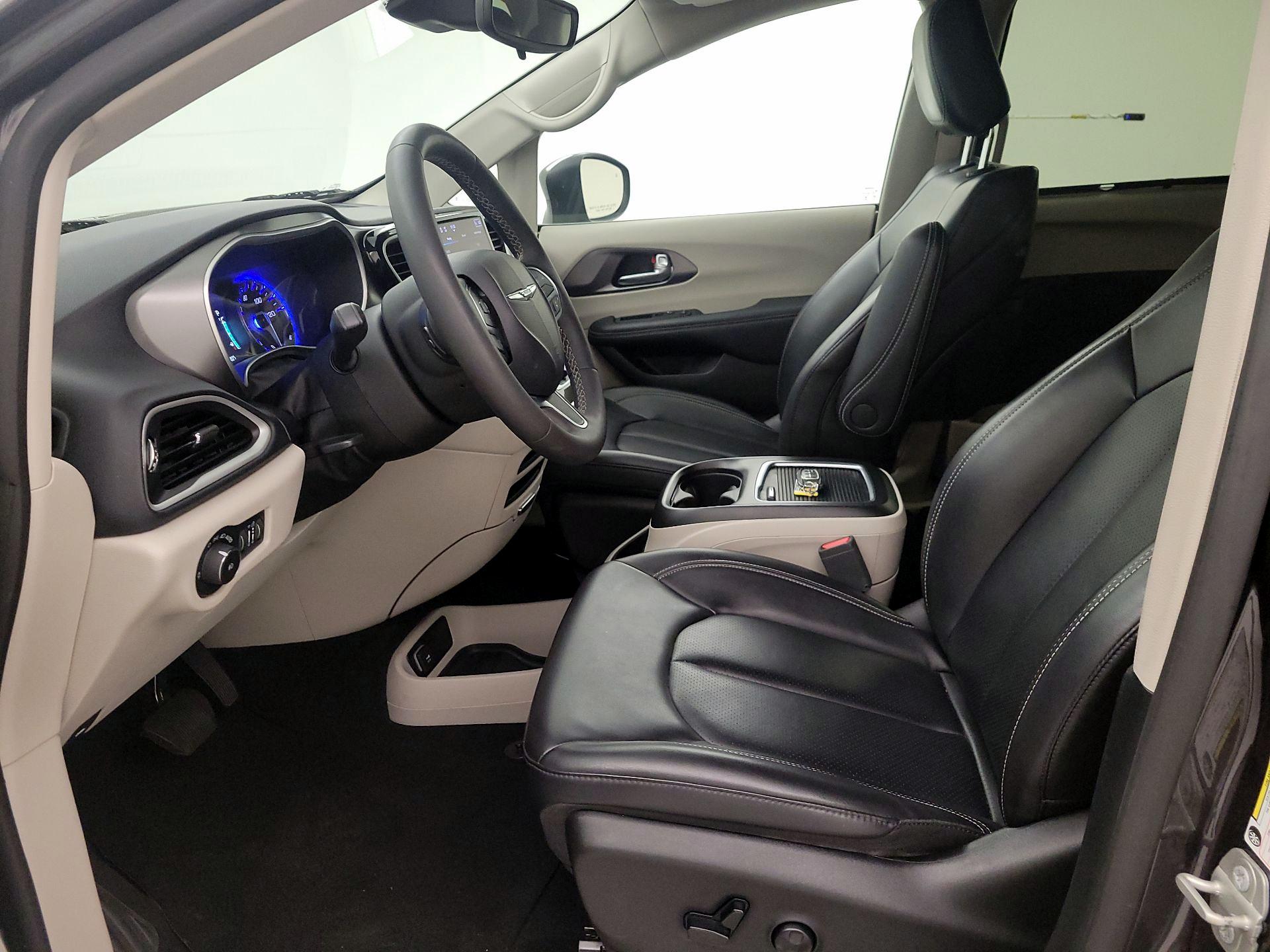 Thumbnail: 2023 Chrysler Pacifica - 11
