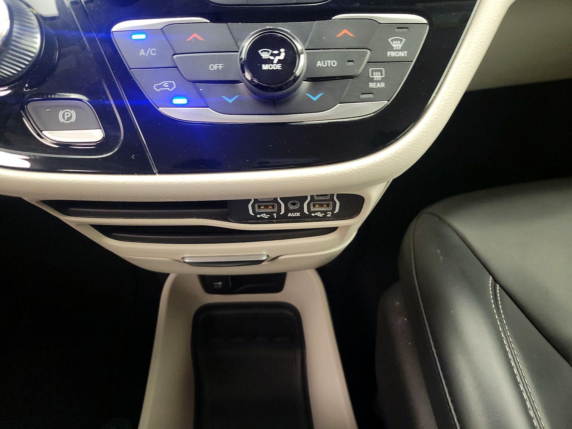 Thumbnail: 2023 Chrysler Pacifica - 16