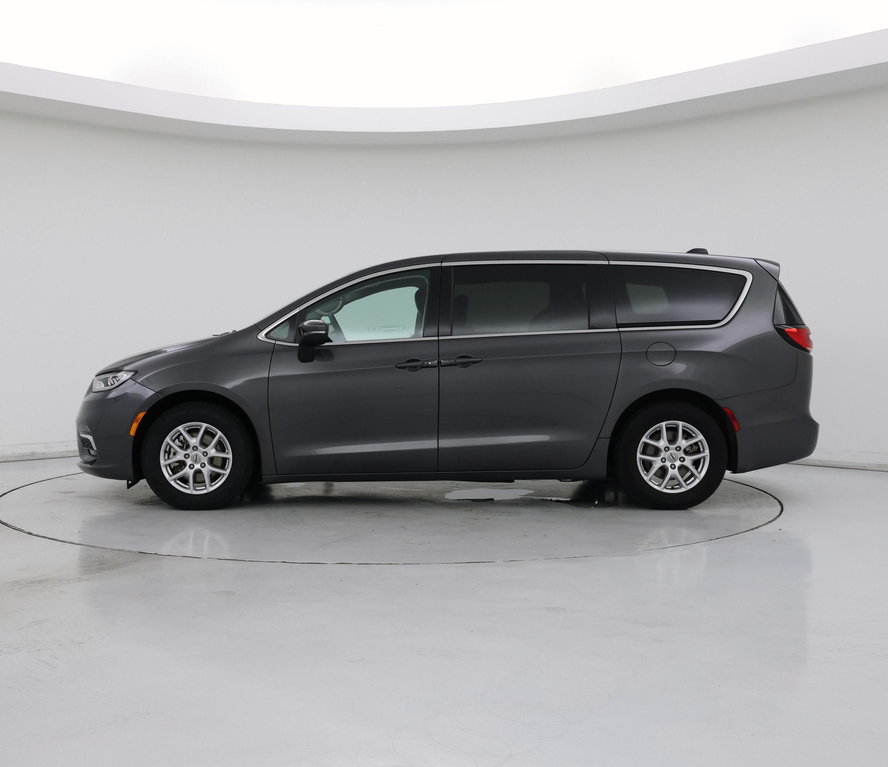 Thumbnail: 2023 Chrysler Pacifica - 3