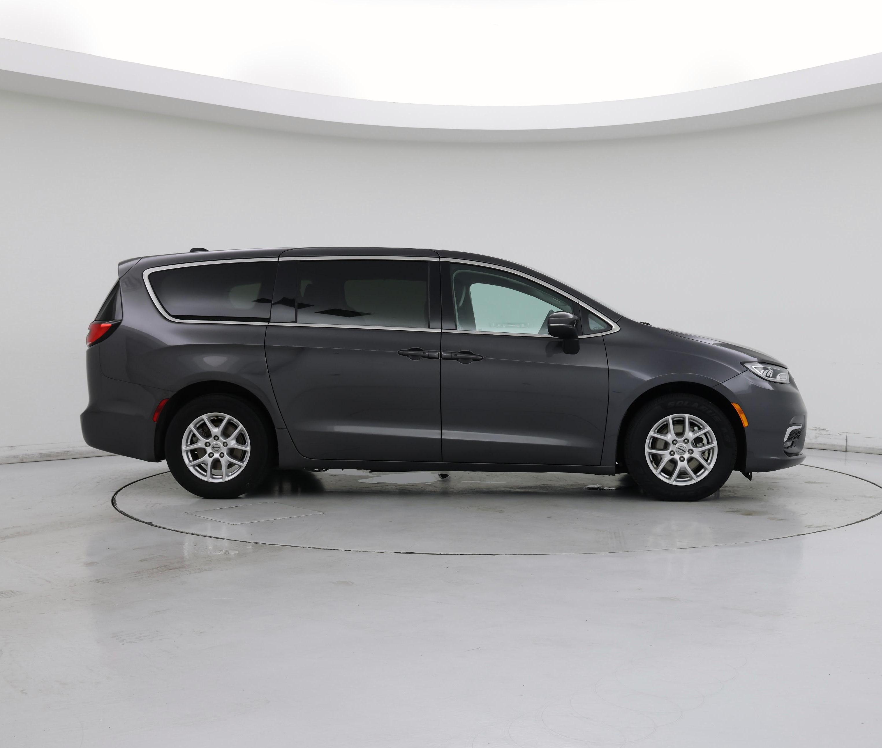 Thumbnail: 2023 Chrysler Pacifica - 7