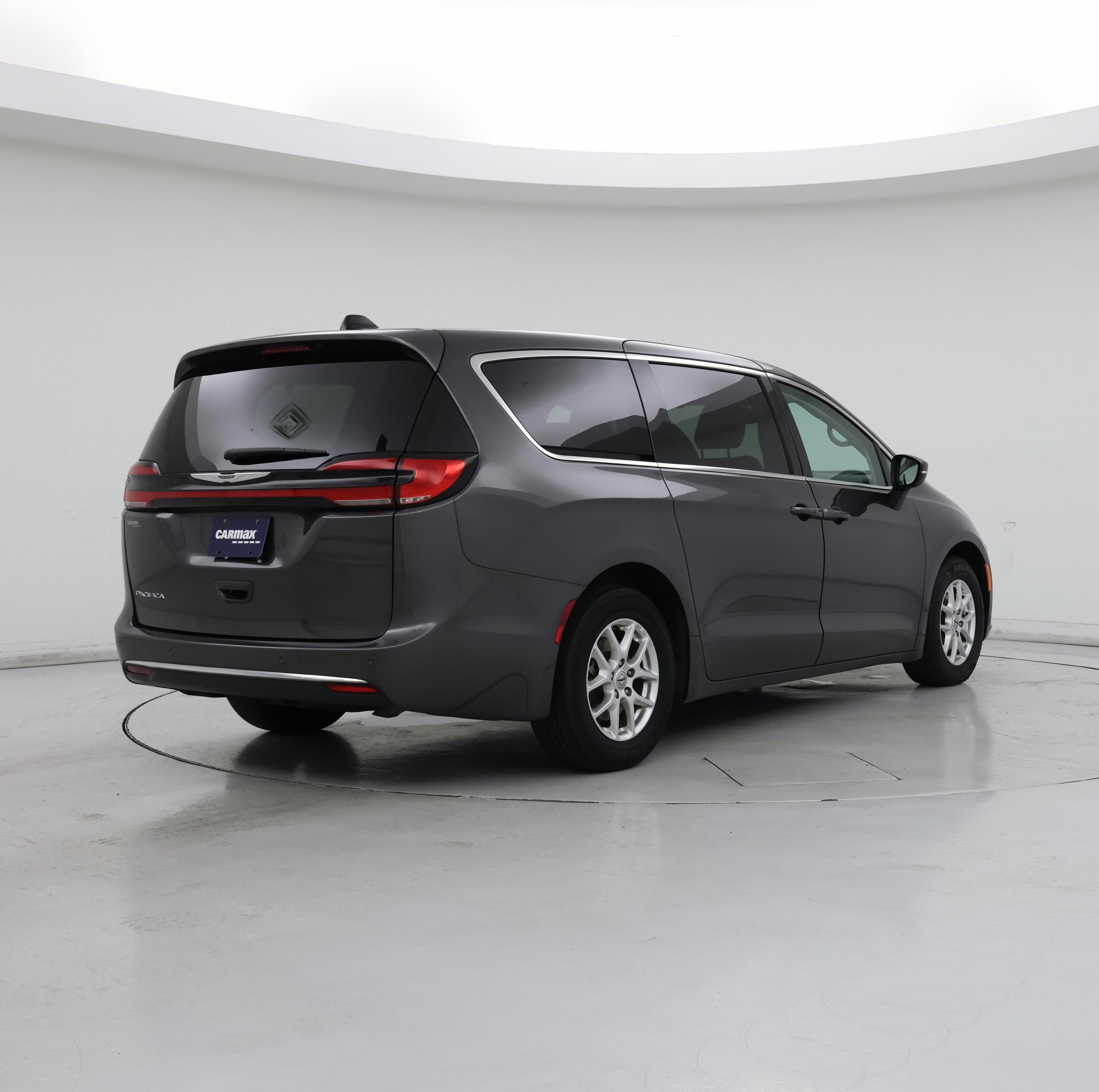 Thumbnail: 2023 Chrysler Pacifica - 8